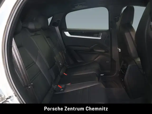 Porsche Cayenne view 8