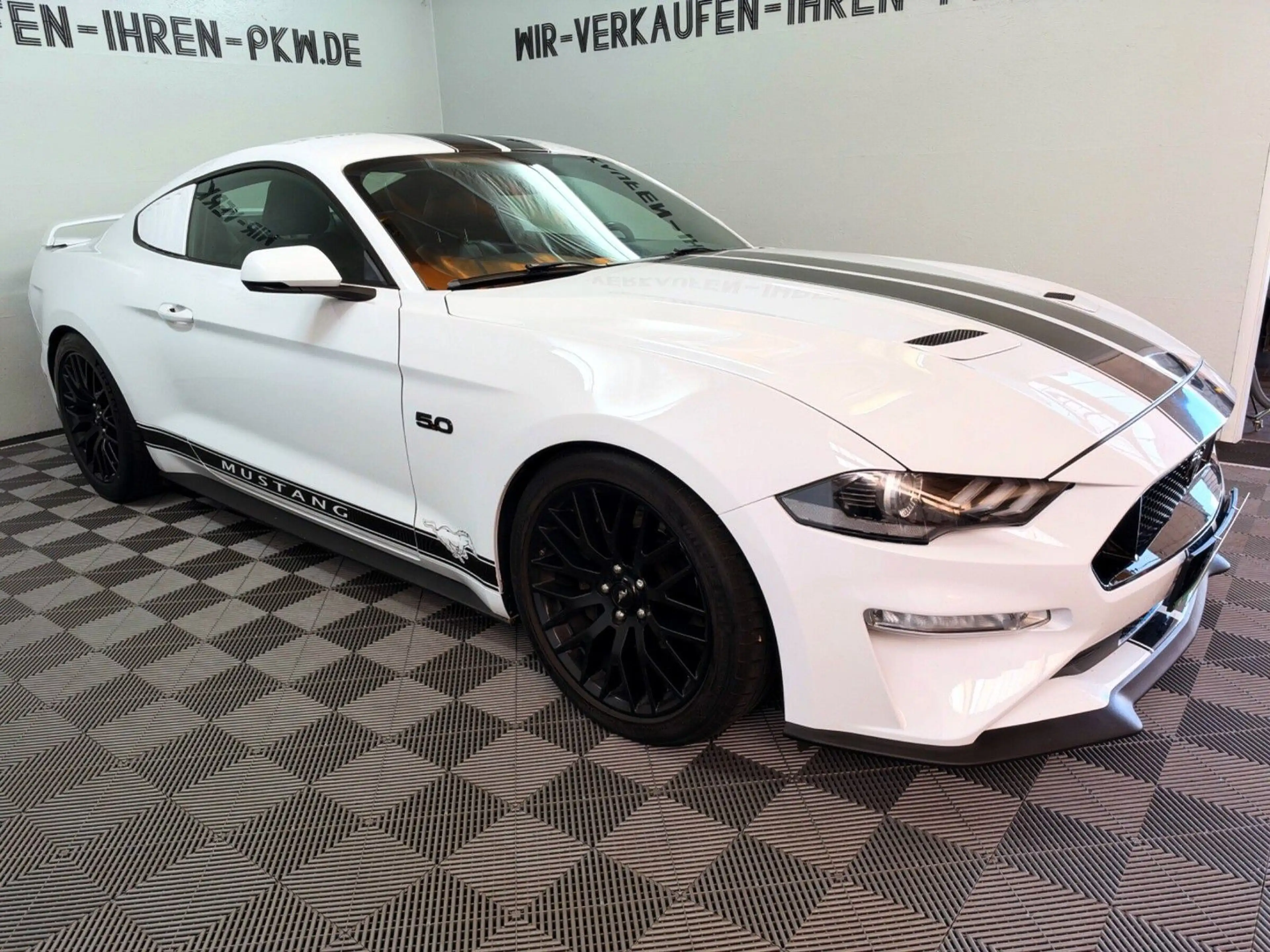 Ford Mustang GT 5.0 Fastback Schalter TÜV 04-28 — photo 5