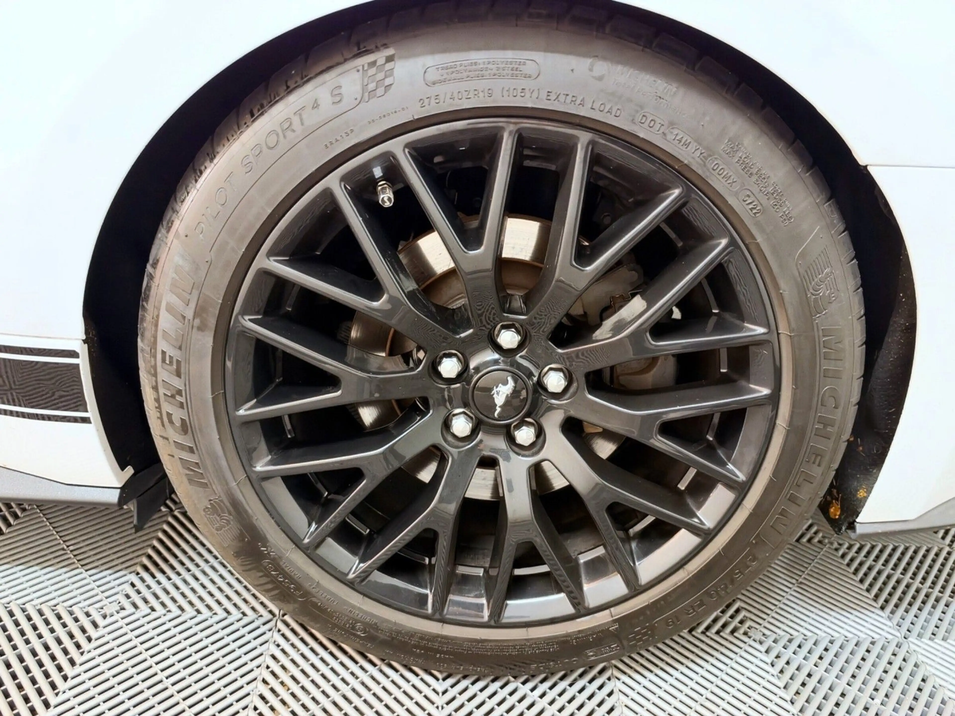 Ford Mustang GT 5.0 Fastback Schalter TÜV 04-28 — photo 7
