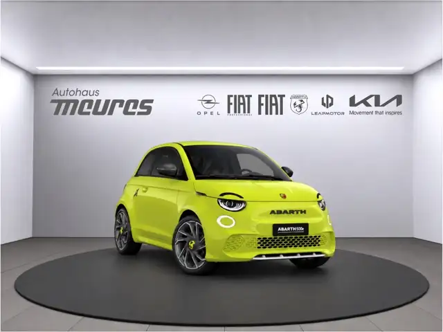 Abarth 500e Turismo, JBL Premium-Soundsystem & Alcantara-Sport