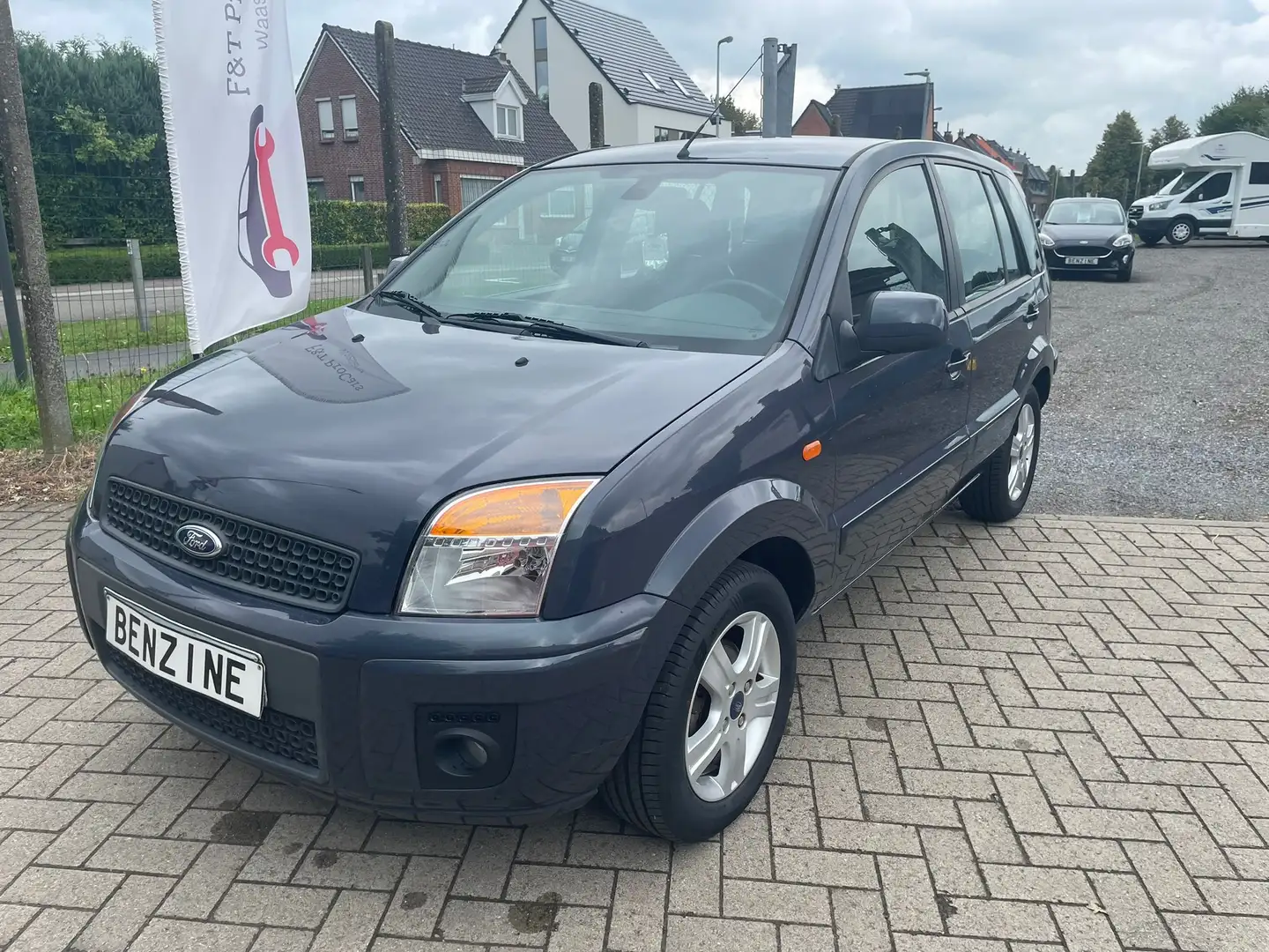 Ford Fusion 1.4i Xtrend Gris - 1