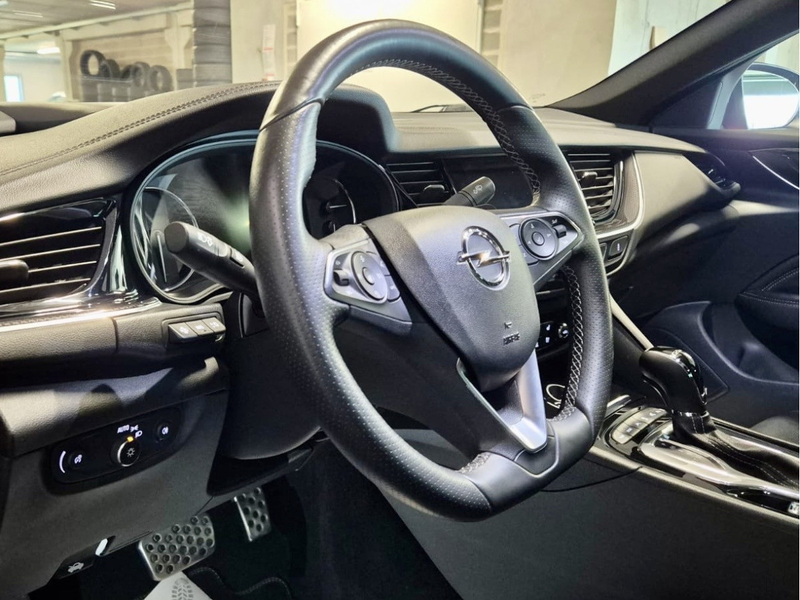 Opel Insignia 2.0 BITURBO D GSI 4X4 Schalensportsitze HEAD UP BO — photo 14