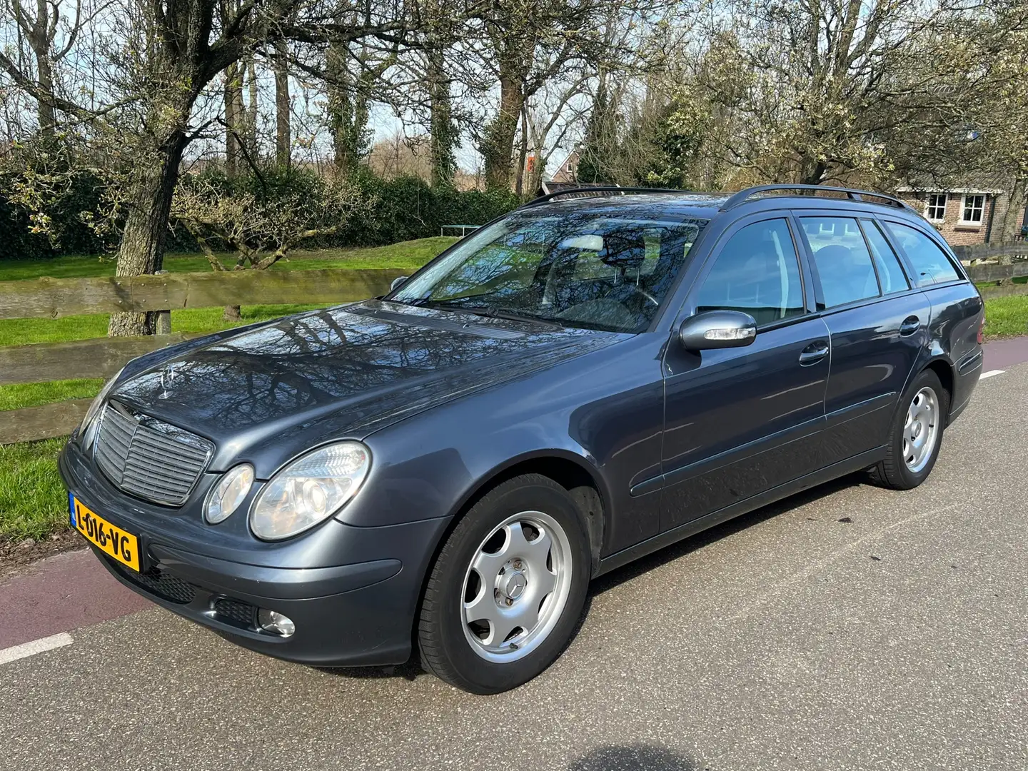 Mercedes-Benz E 200 Combi K. Avantgarde Youngtimer Grigio - 1