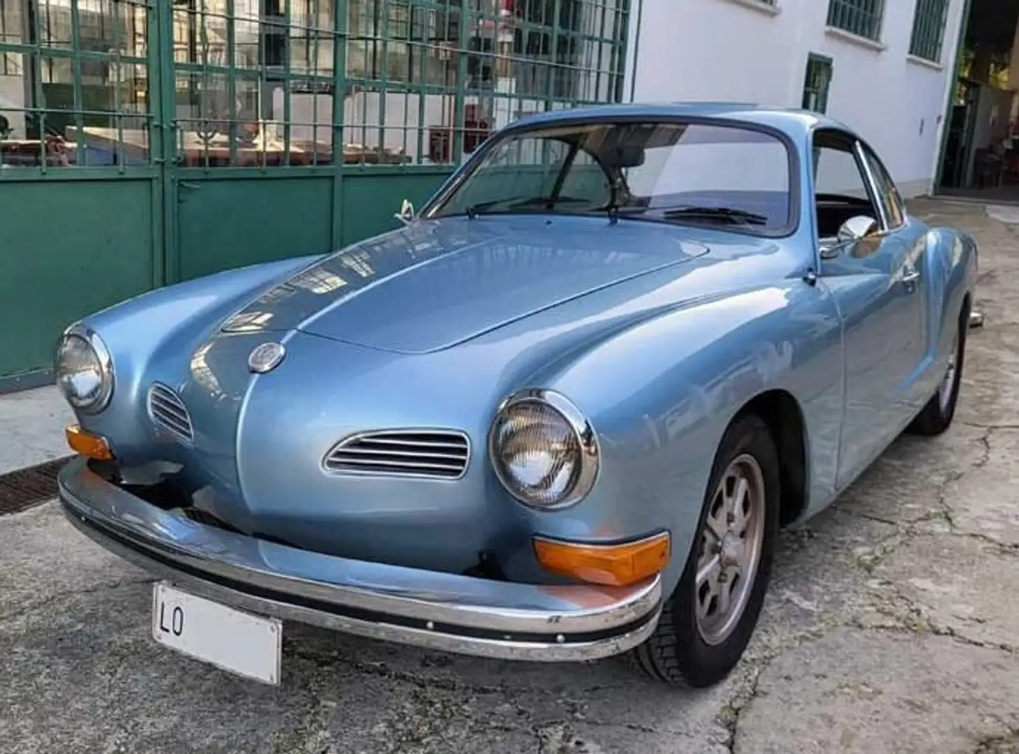 Volkswagen Karmann Ghia Синій - 2