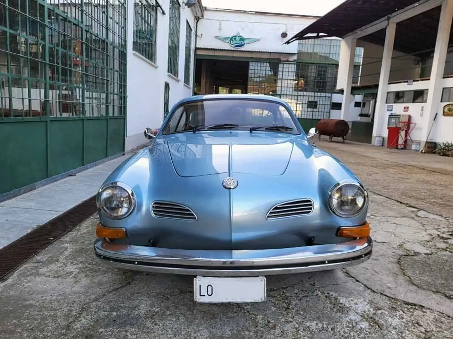 Volkswagen Karmann Ghia Синій - 1