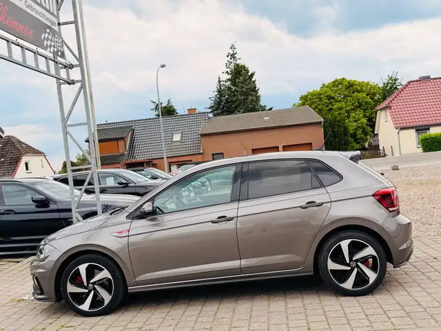 Volkswagen Polo view 4