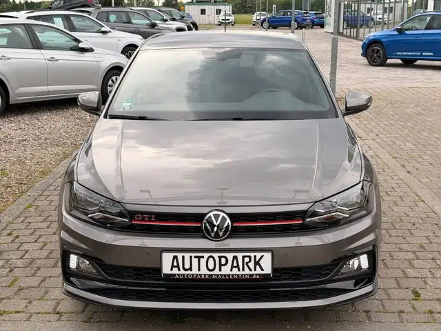 Volkswagen Polo view 2