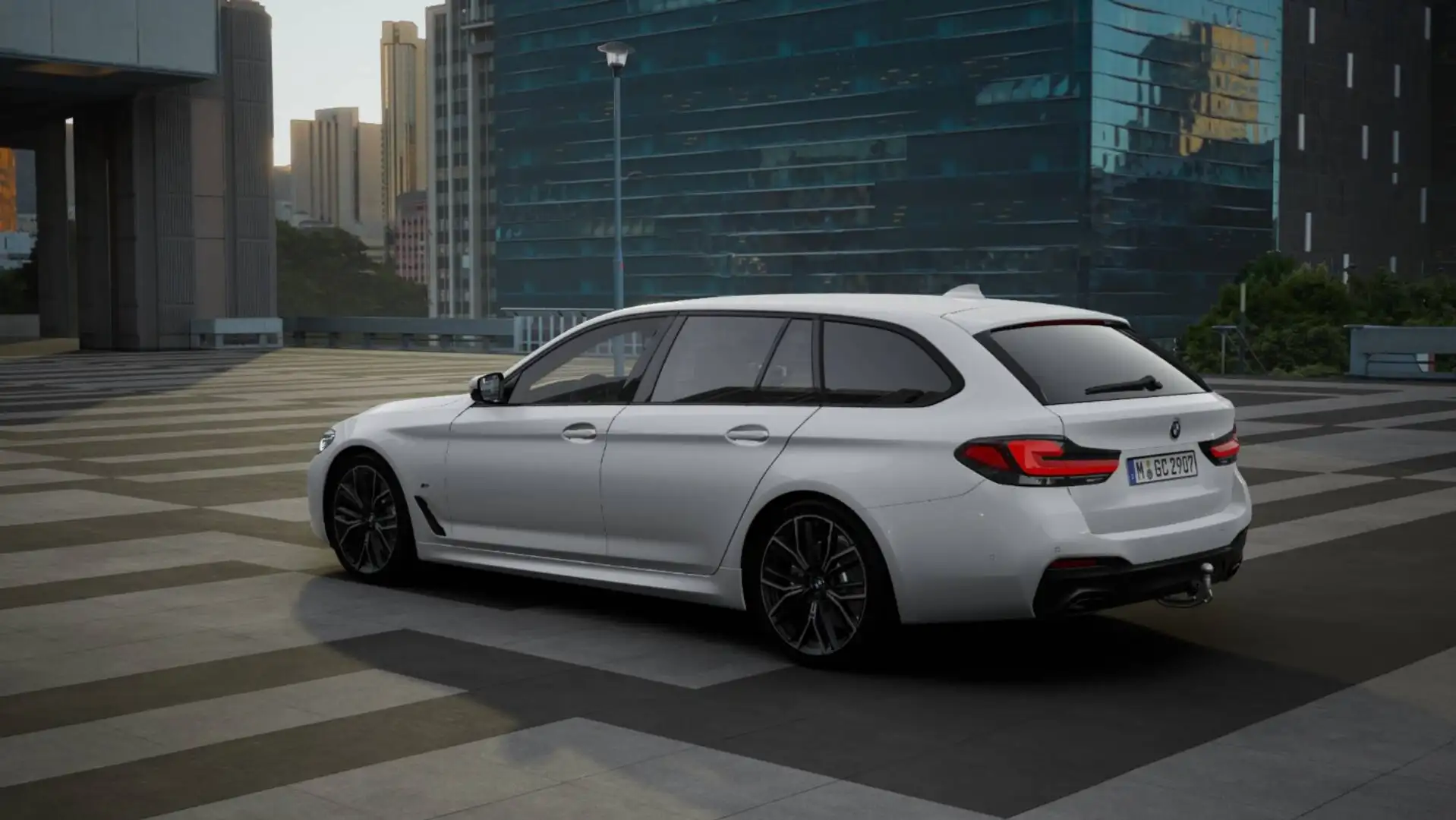BMW 530 i xDrive Touring ///M Sport ACC Laser AHK HUD Weiß - 2