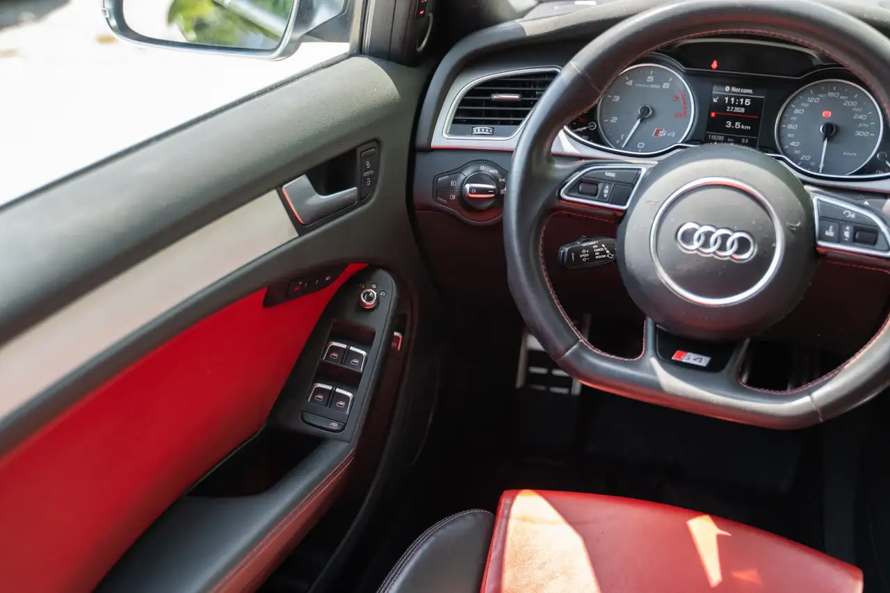 Audi S4 снимка Audi S4