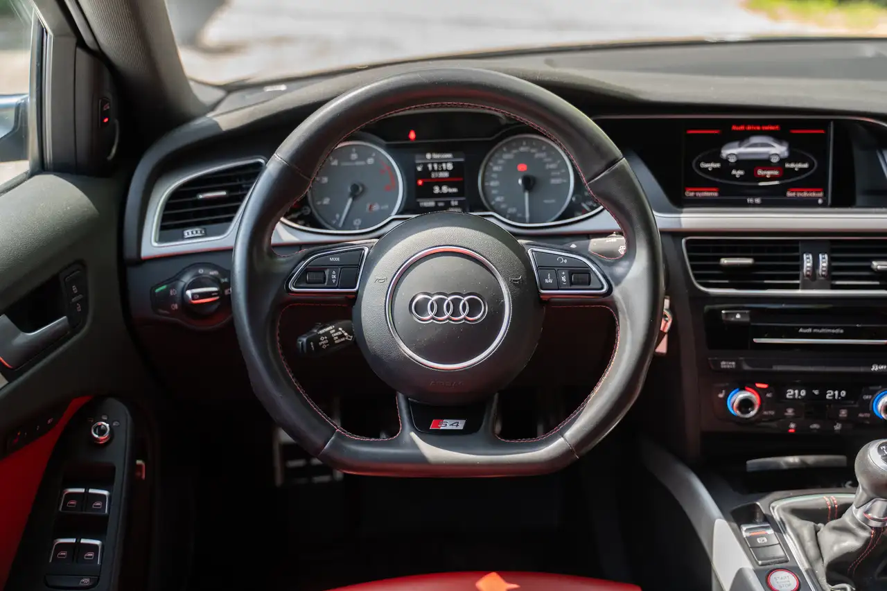 Audi S4 снимка Audi S4