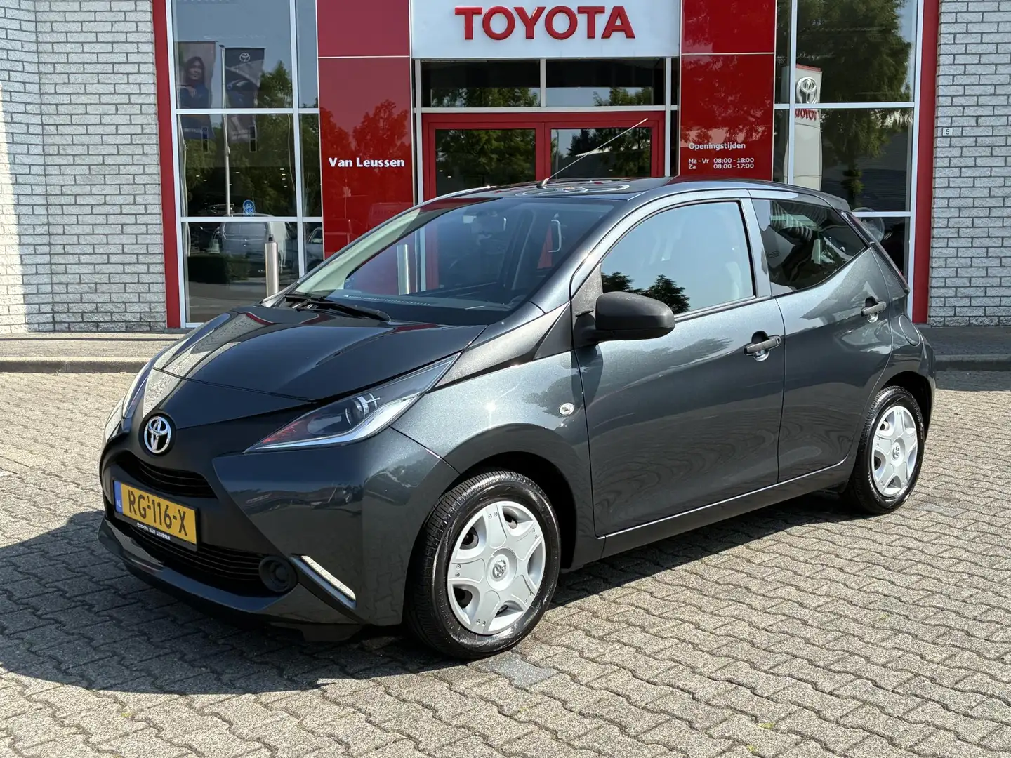 Toyota Aygo X X-FUN 5-DEURS NL-AUTO AIRCO AFN-TREKHAAK BLUETOOTH Šedá - 1