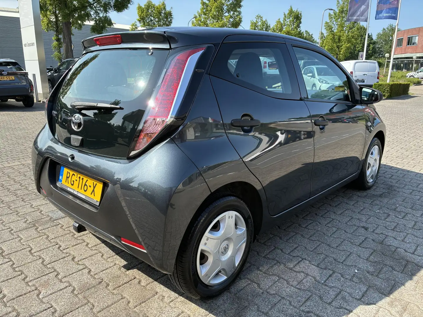 Toyota Aygo X X-FUN 5-DEURS NL-AUTO AIRCO AFN-TREKHAAK BLUETOOTH Šedá - 2