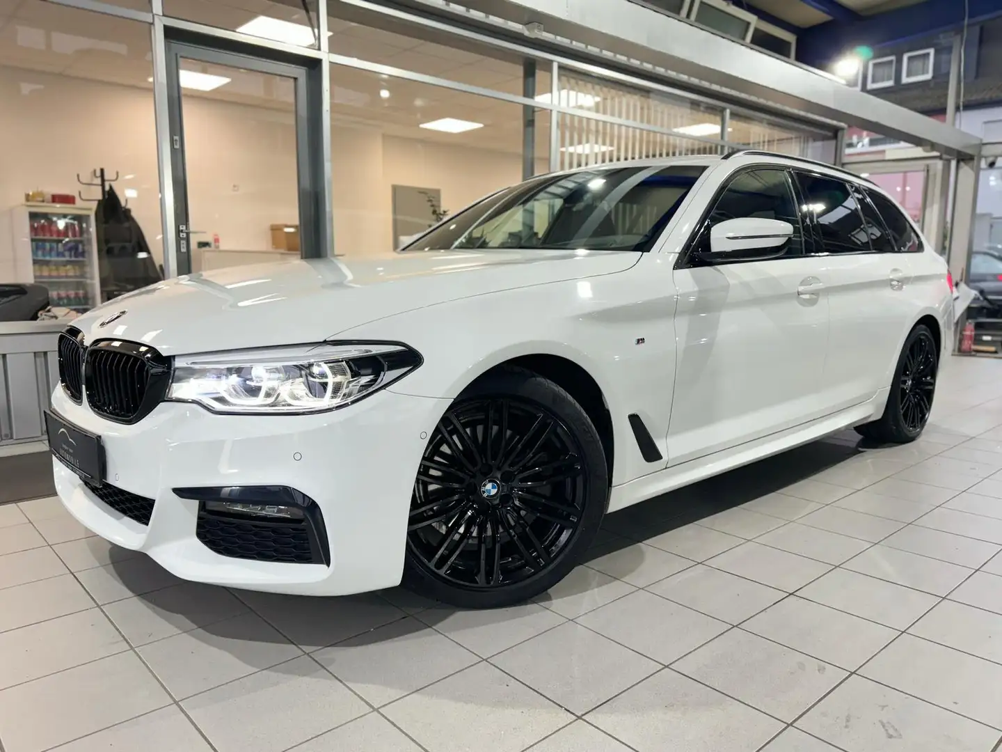 BMW 520 d M-Sport Steptronic LED HIFI HUD KAMERA AHK Weiß - 2