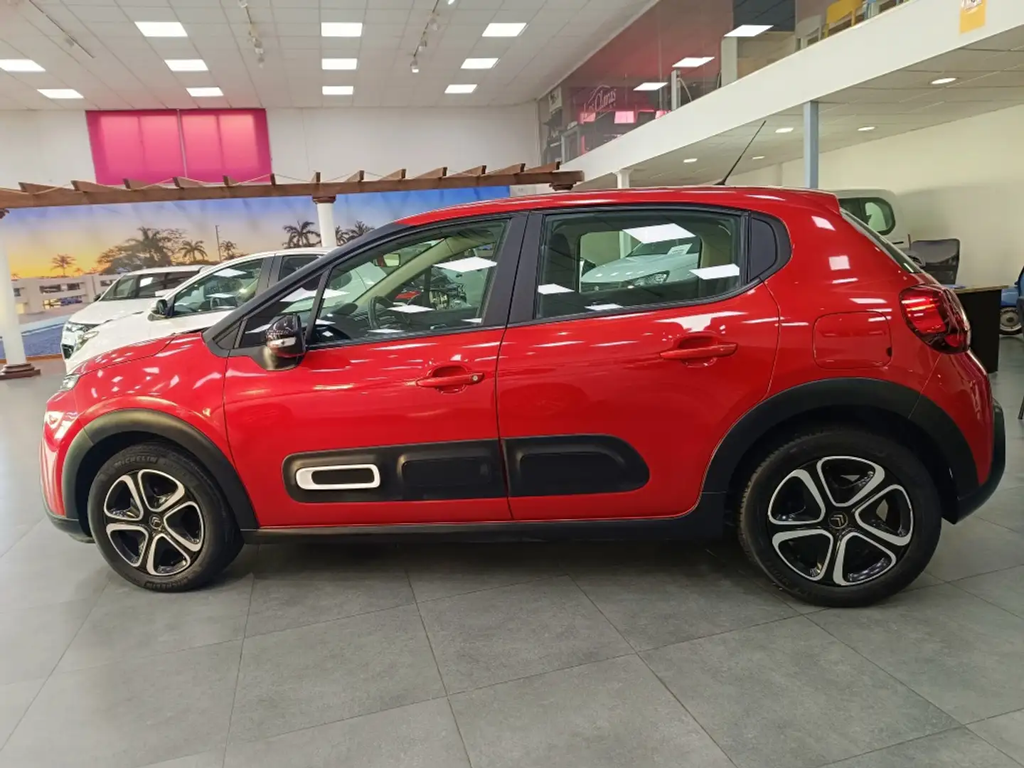 Citroen C3 1.2 PureTech S&S Feel 83 Rouge - 2