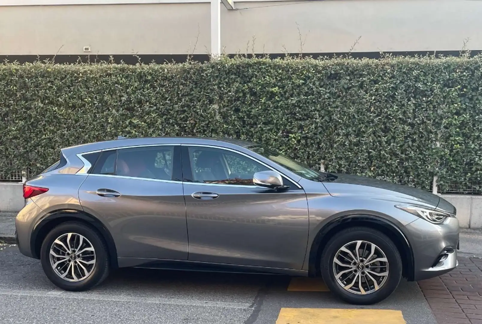 Infiniti Q30 Q30 1.5d Business 109cv Grigio - 2
