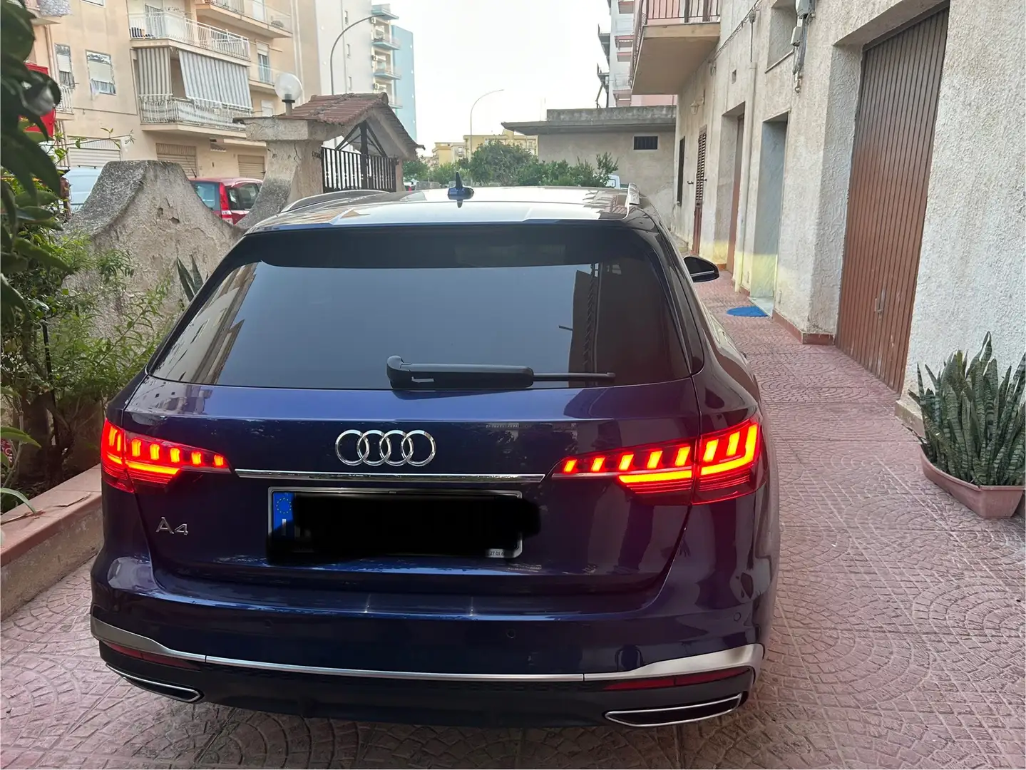Audi A4 AVANT 40 2.0 TDI - 1