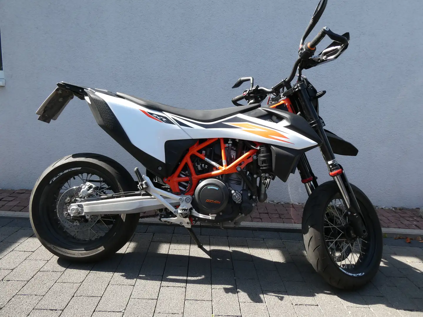 KTM 690 SMC R Orange - 1