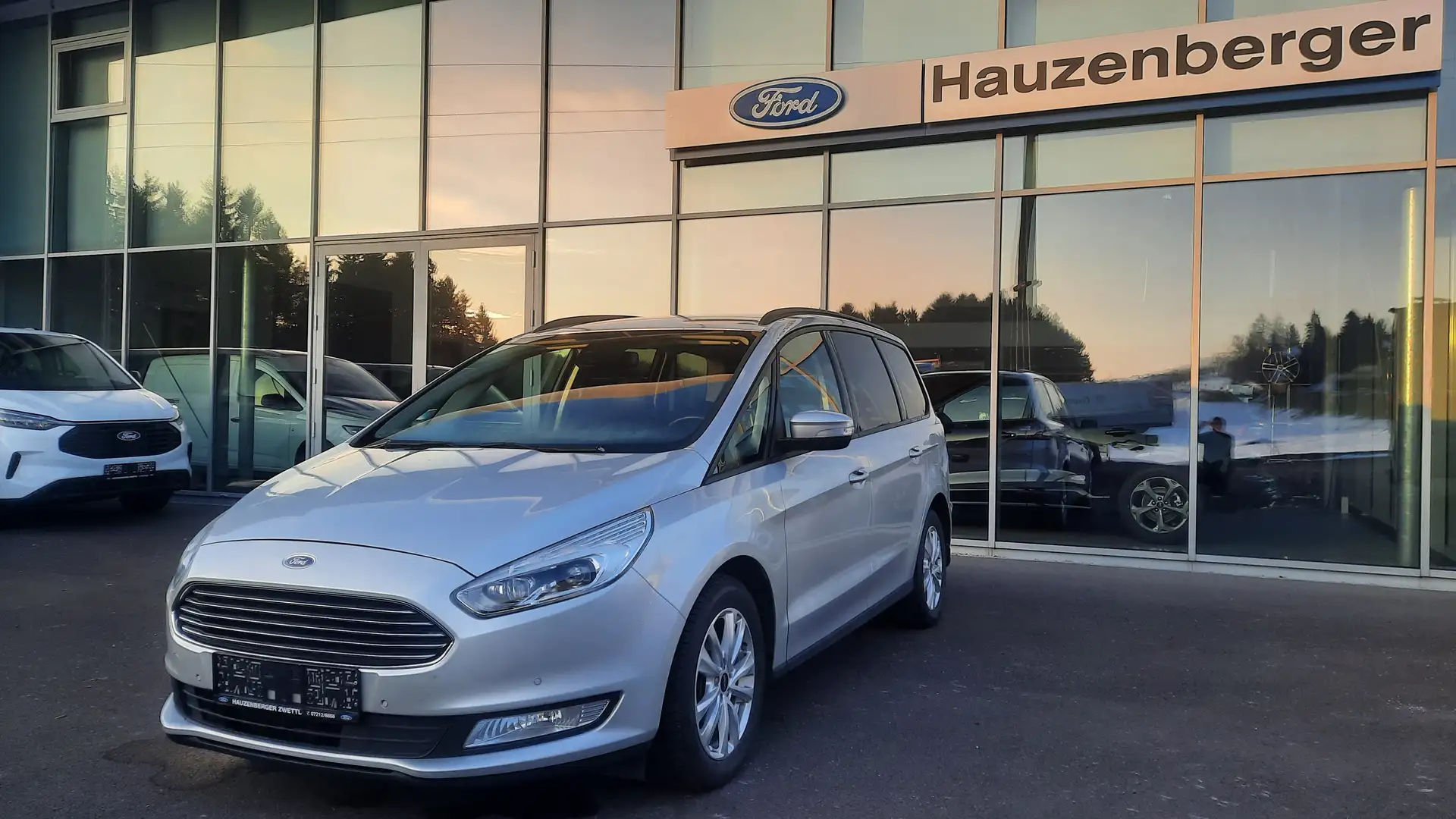 Ford Galaxy Business 2,0 TDCi 7-Sitze / Xenon / NAVI Silber - 1