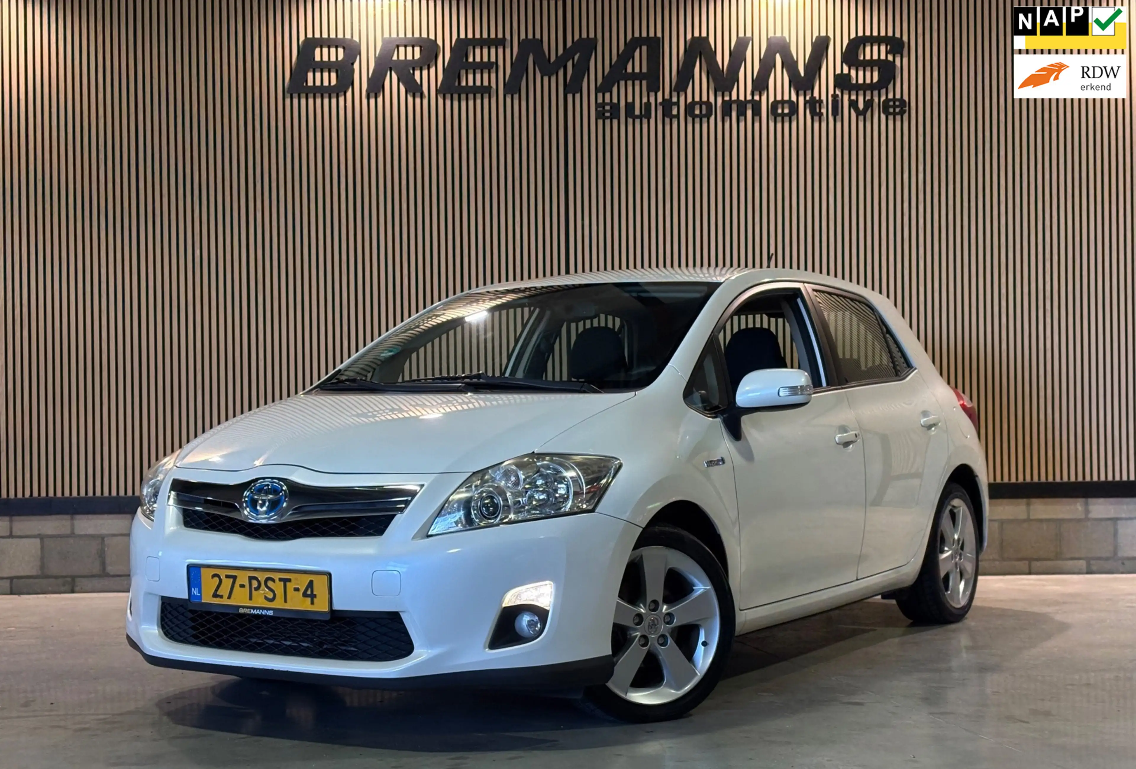 Toyota Auris 1.8 Full Hybrid Dynamic