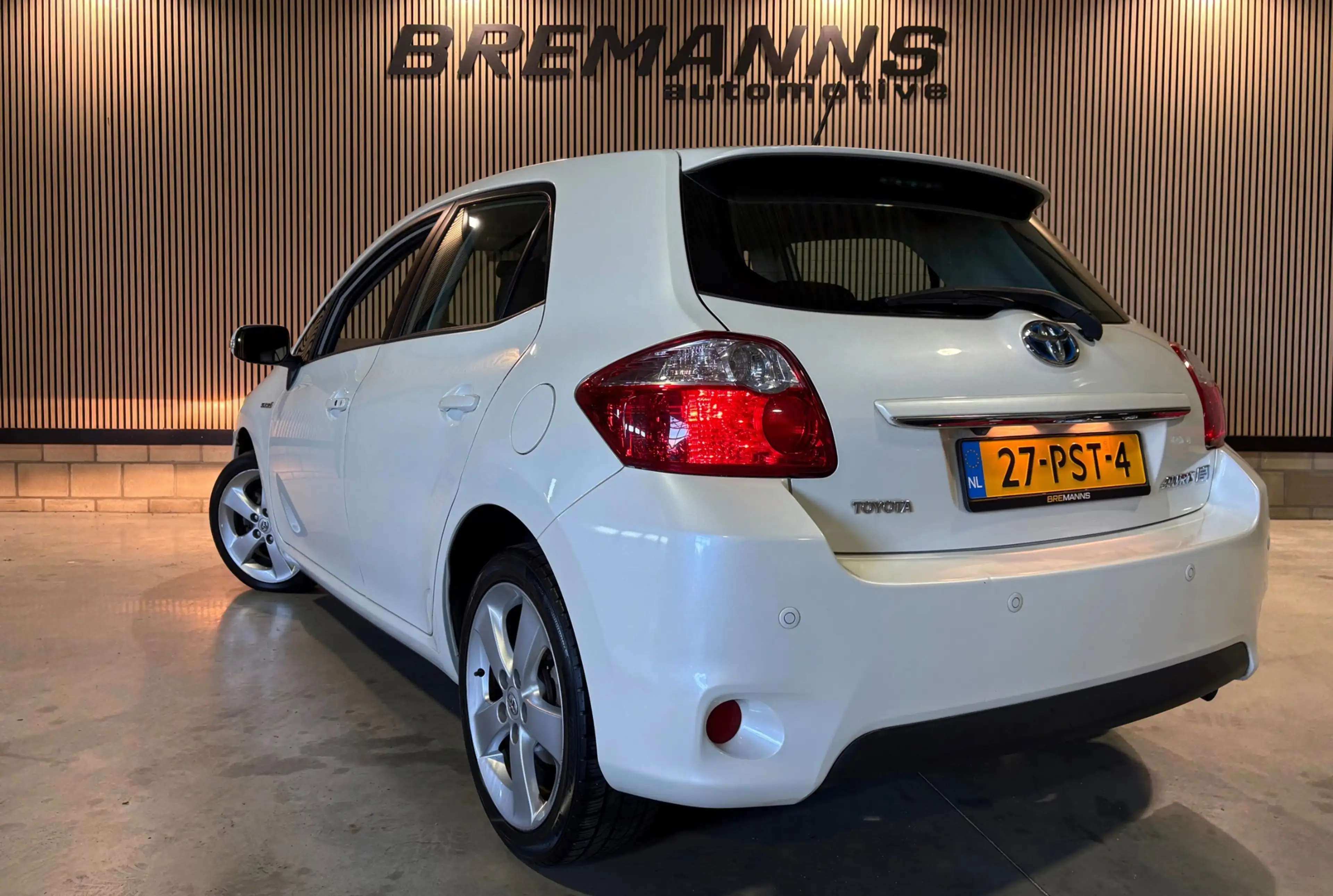 Toyota Auris 1.8 Full Hybrid Dynamic — photo 11