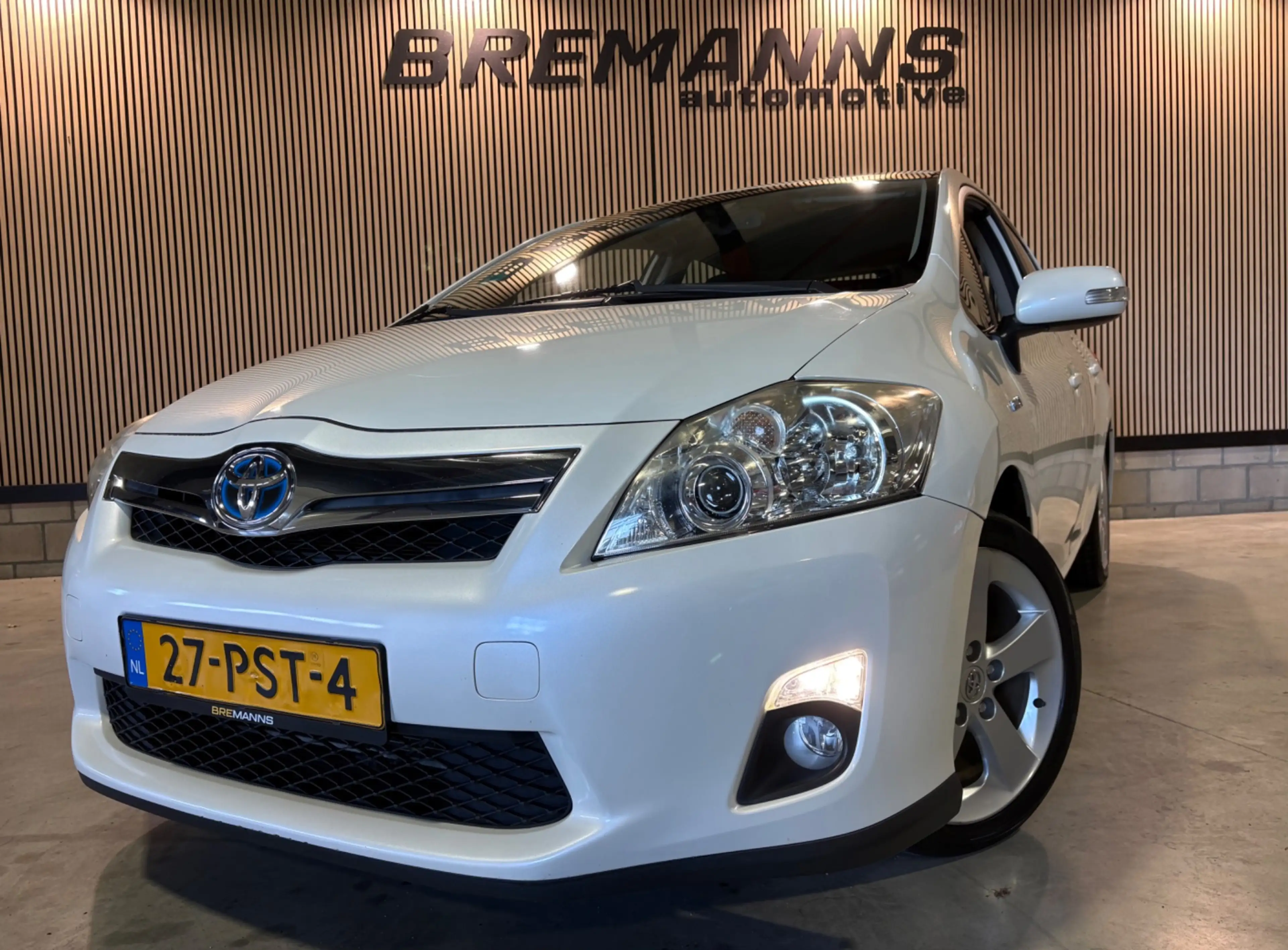 Toyota Auris 1.8 Full Hybrid Dynamic — photo 2