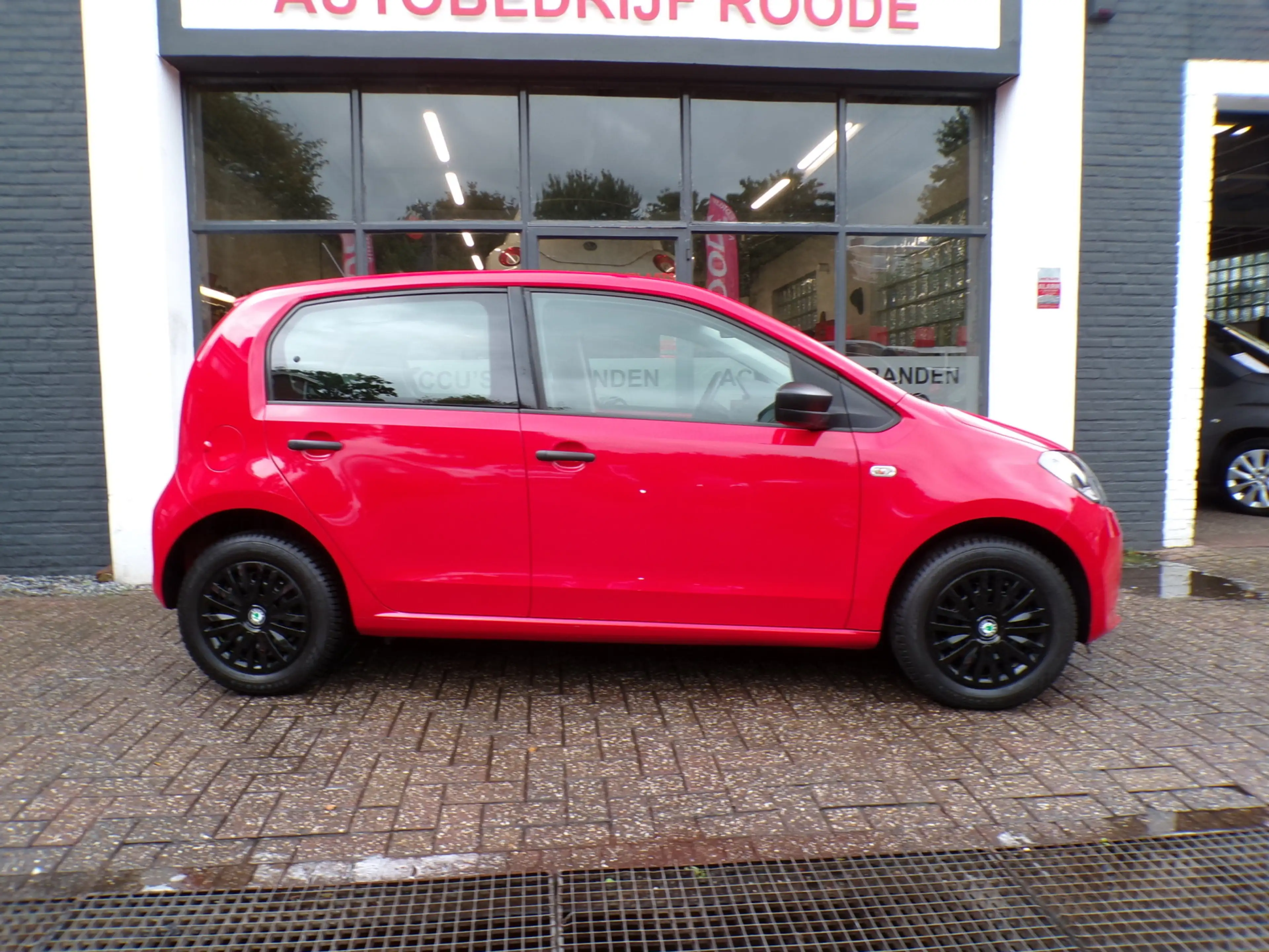 Skoda Citigo 1.0 5-Drs Bl+ck & Red TOP STAAT! — photo 4