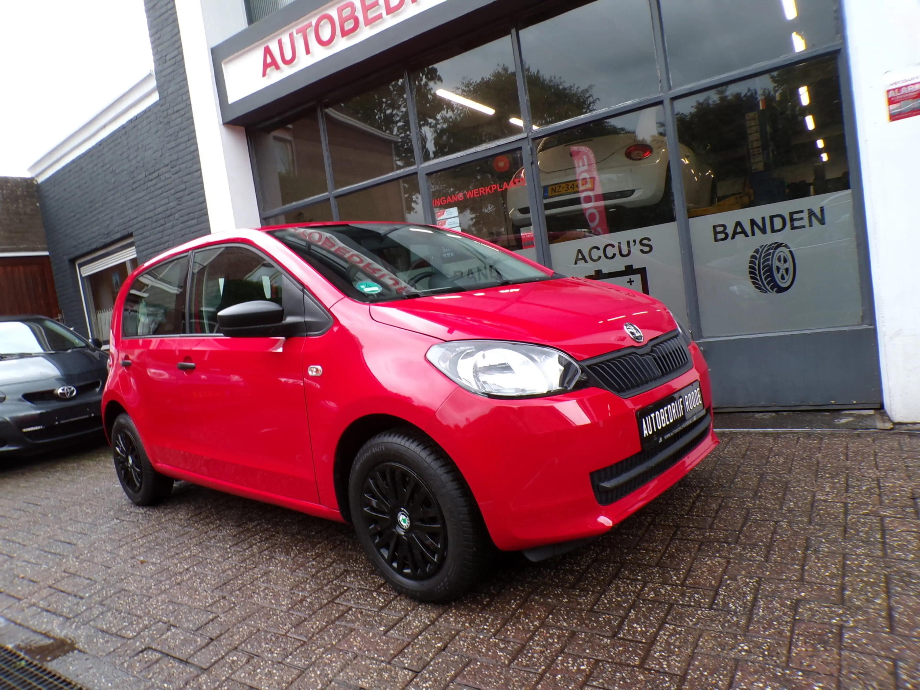 Skoda Citigo 1.0 5-Drs Bl+ck & Red TOP STAAT! — photo 2