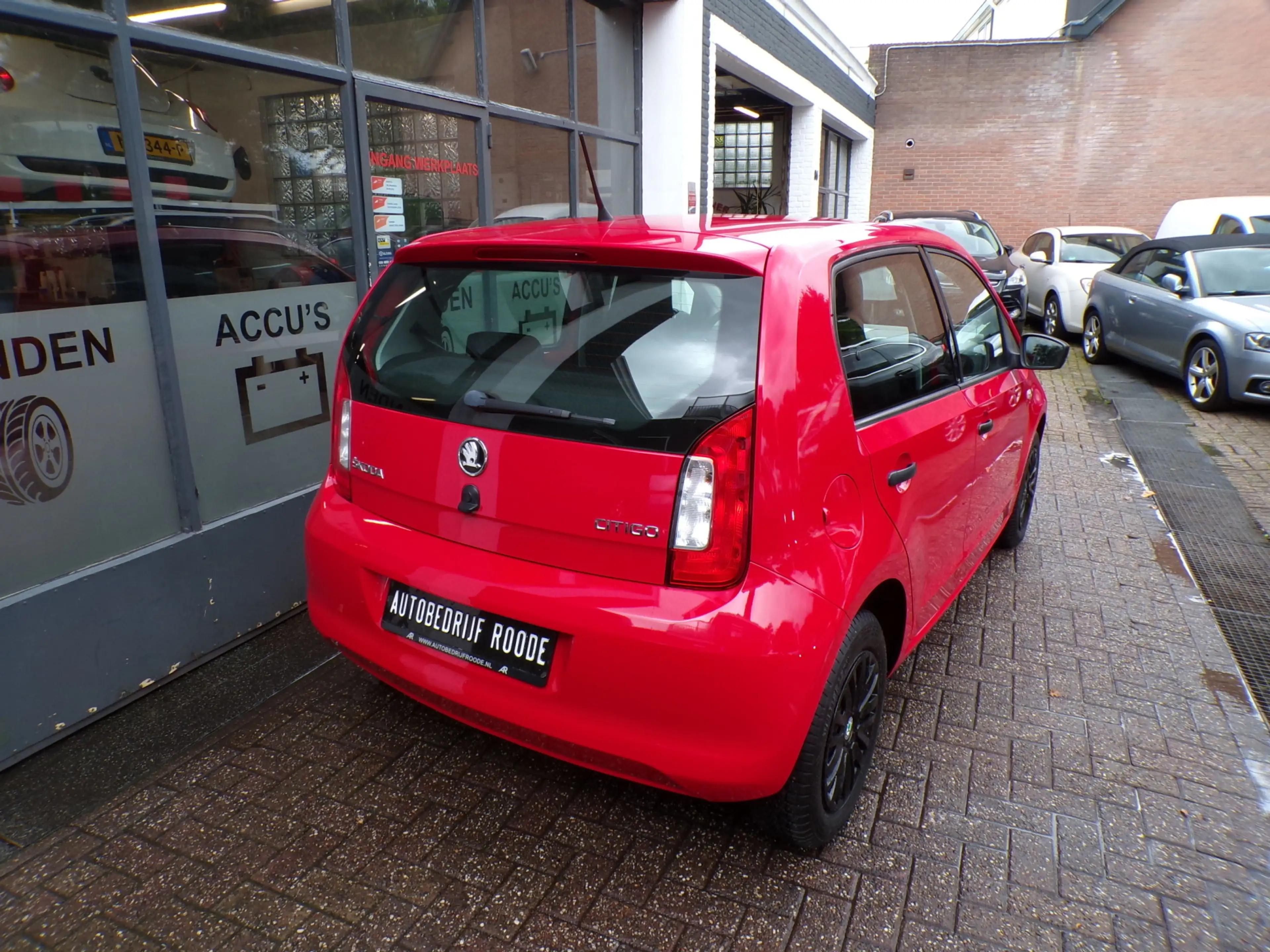 Skoda Citigo 1.0 5-Drs Bl+ck & Red TOP STAAT! — photo 5