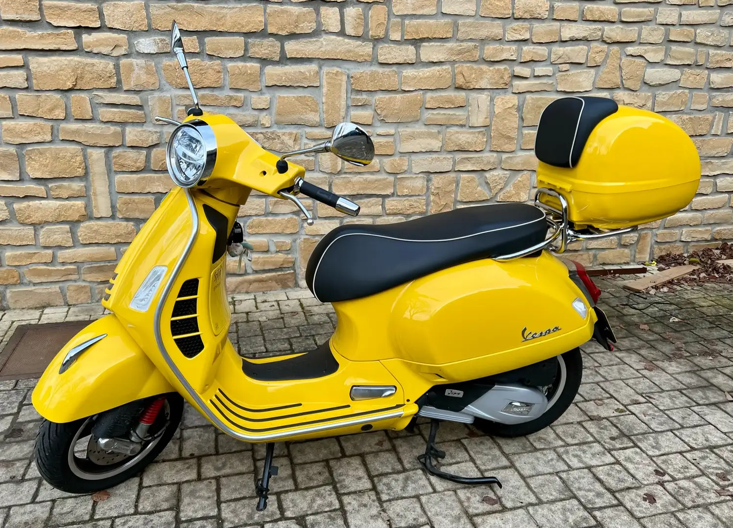 Vespa GTS Super 125 Amarillo - 1