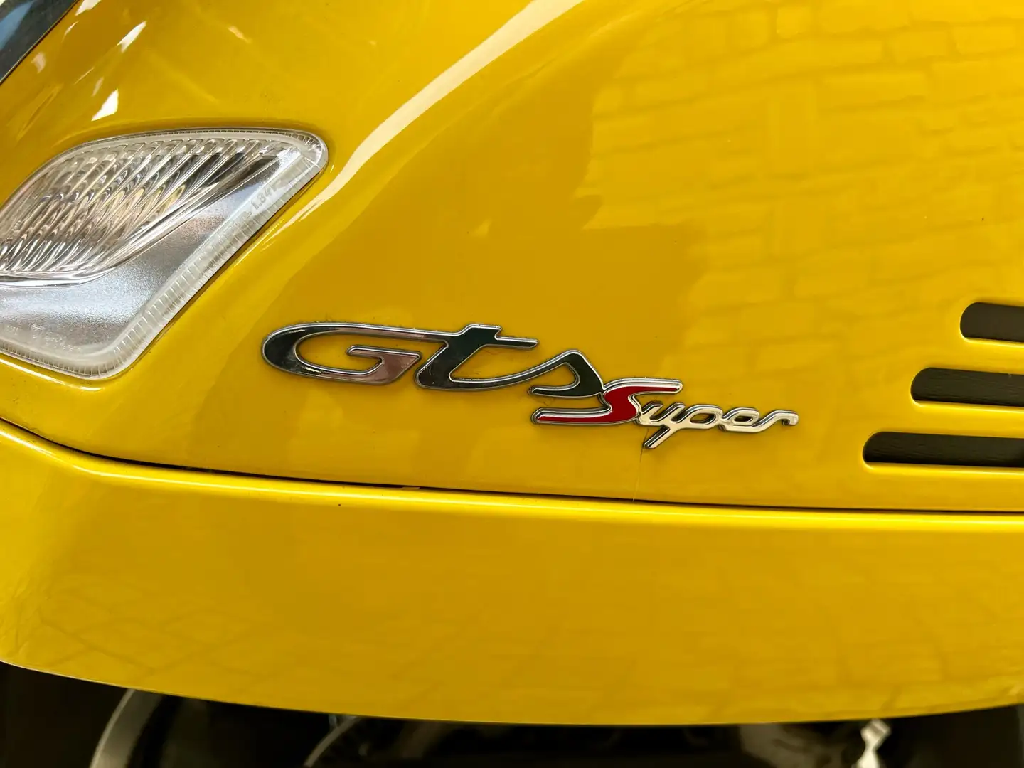 Vespa GTS Super 125 Amarillo - 2