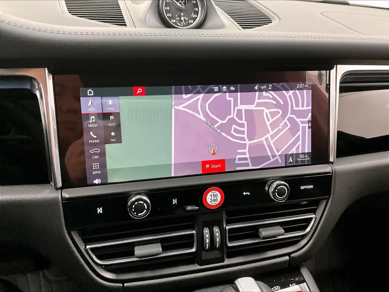 Porsche Macan photo Porsche Macan