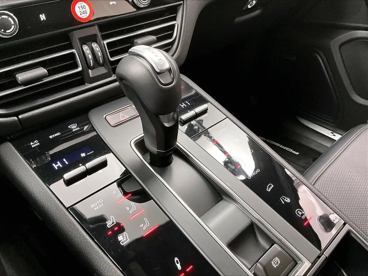 Porsche Macan photo Porsche Macan