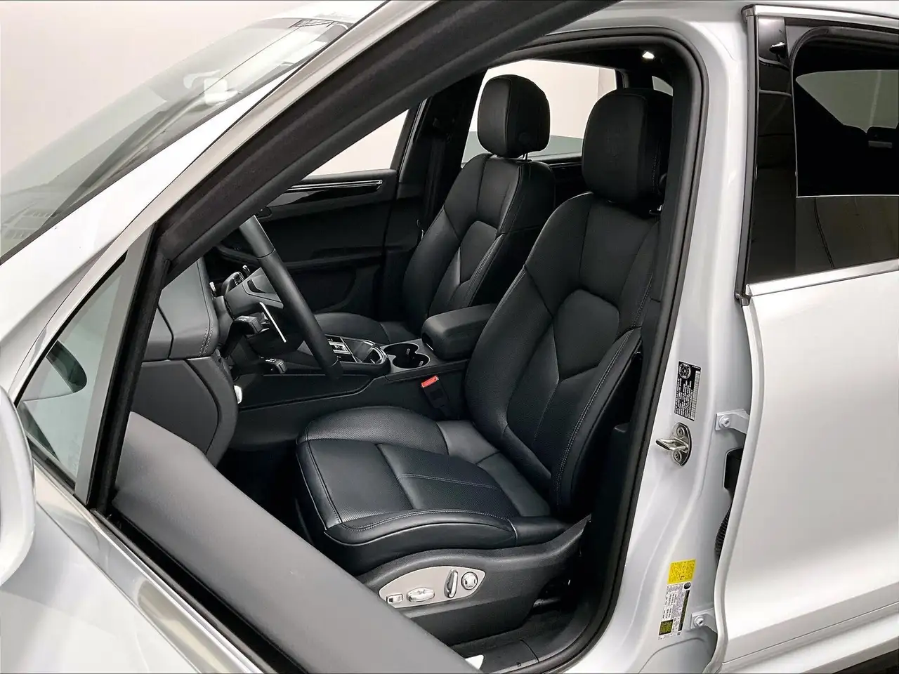 Porsche Macan photo Porsche Macan