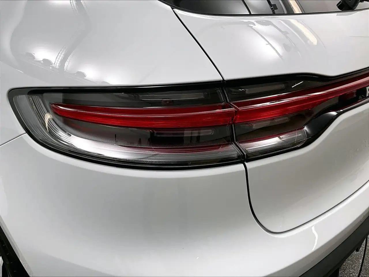 Porsche Macan photo Porsche Macan