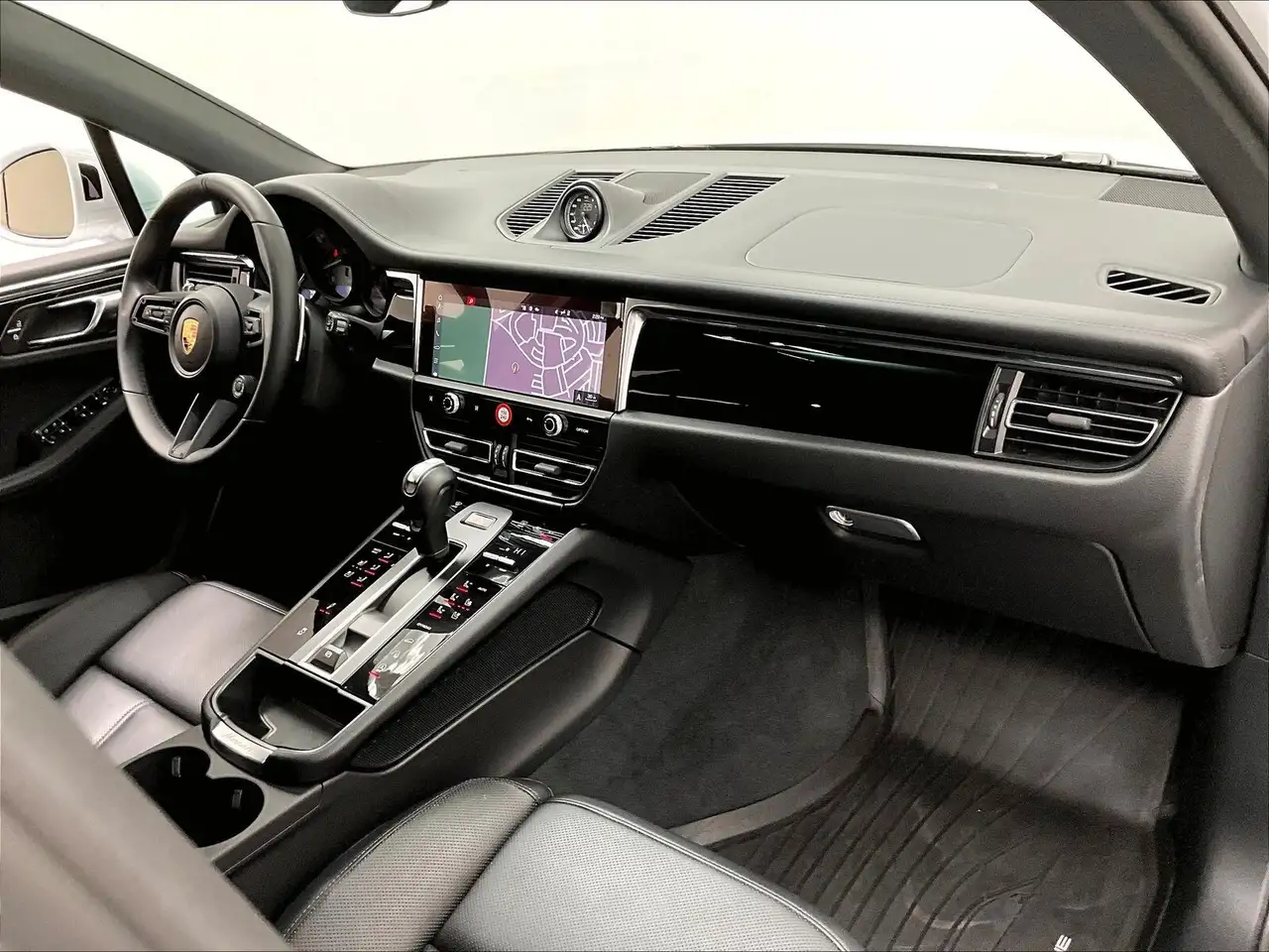 Porsche Macan photo Porsche Macan