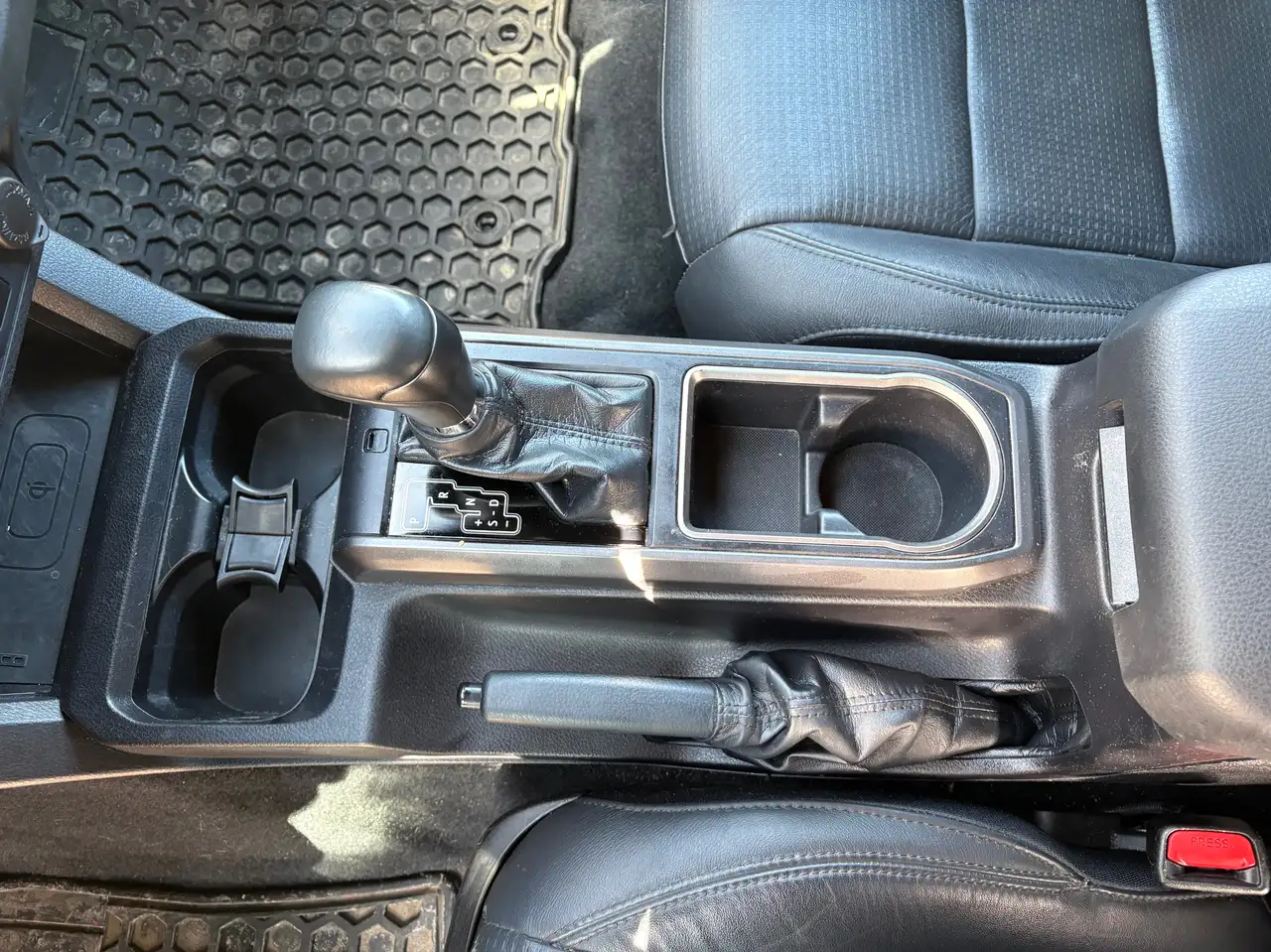 Toyota Tacoma снимка Toyota Tacoma