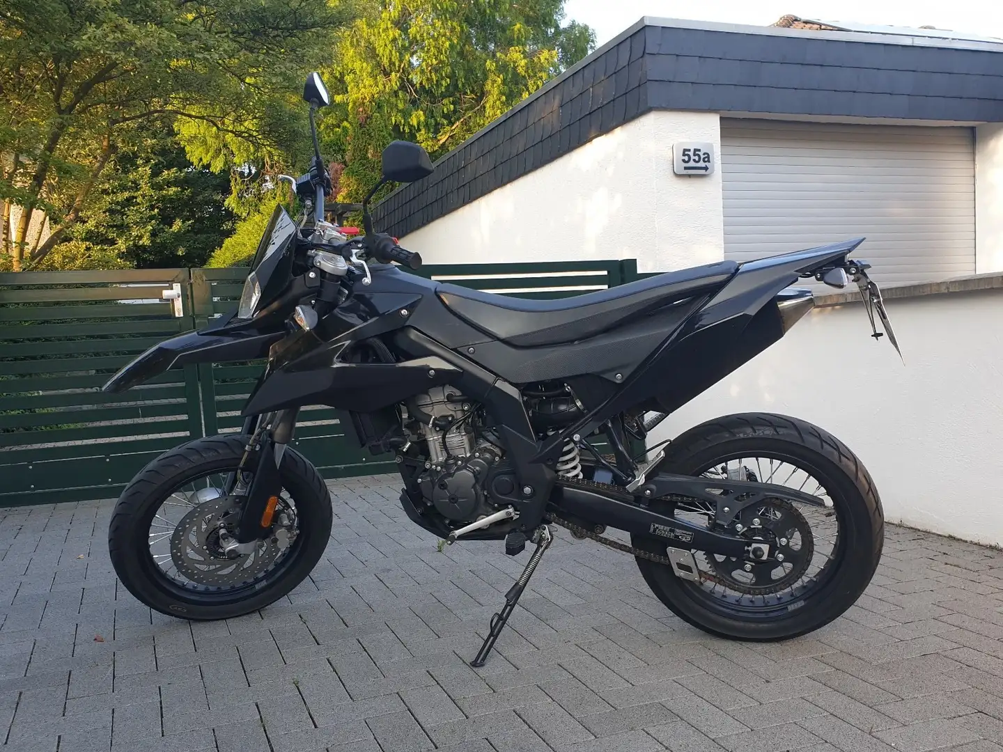 Aprilia SX 125 Supermoto - 15 PS - ABS - 2360km Schwarz - 2