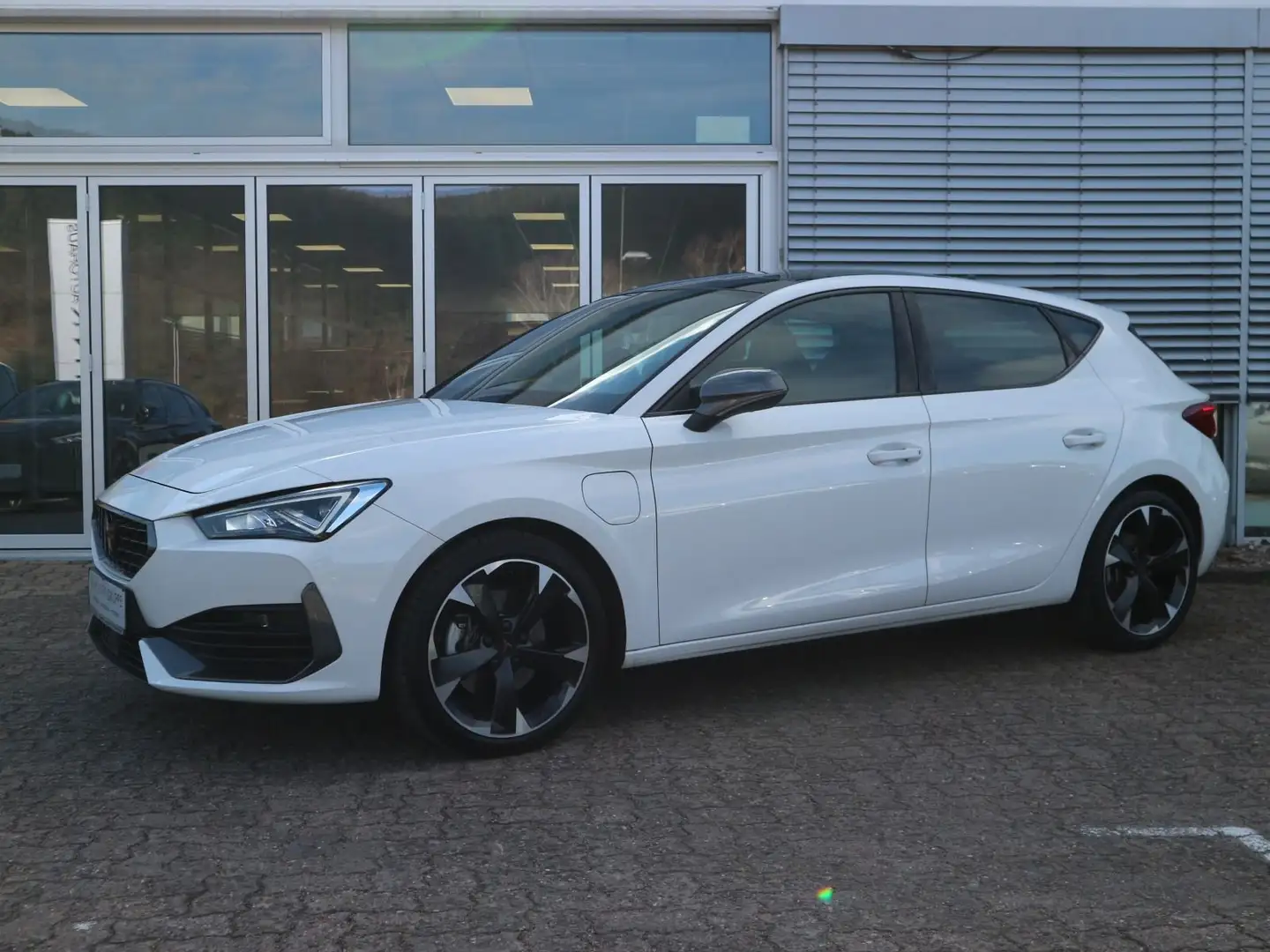 CUPRA Leon 1.4 TSI e-HYBRID DSG PANO ACC NAVI LED Weiß - 2