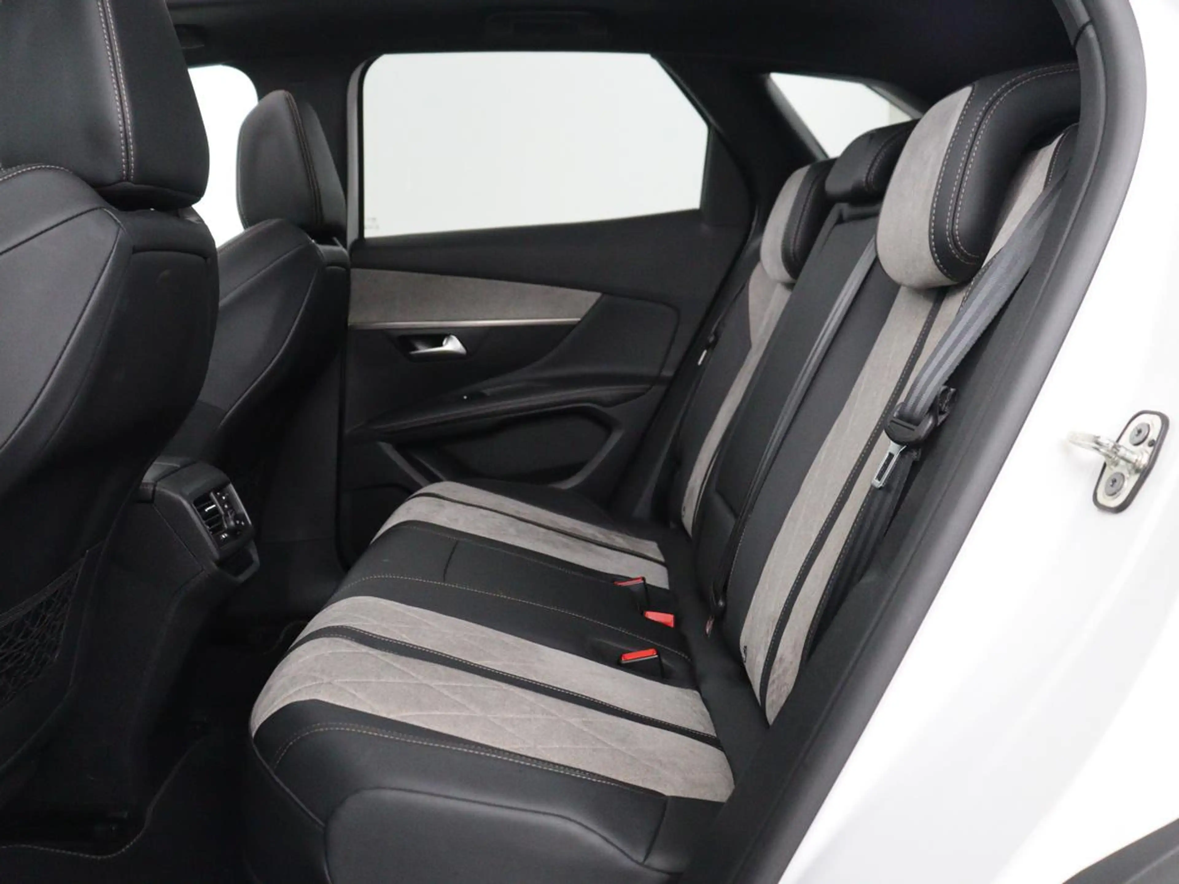 Peugeot 3008 1.6 HYbrid4 300 Première Pack | SOH 93,8% | Panora — photo 9