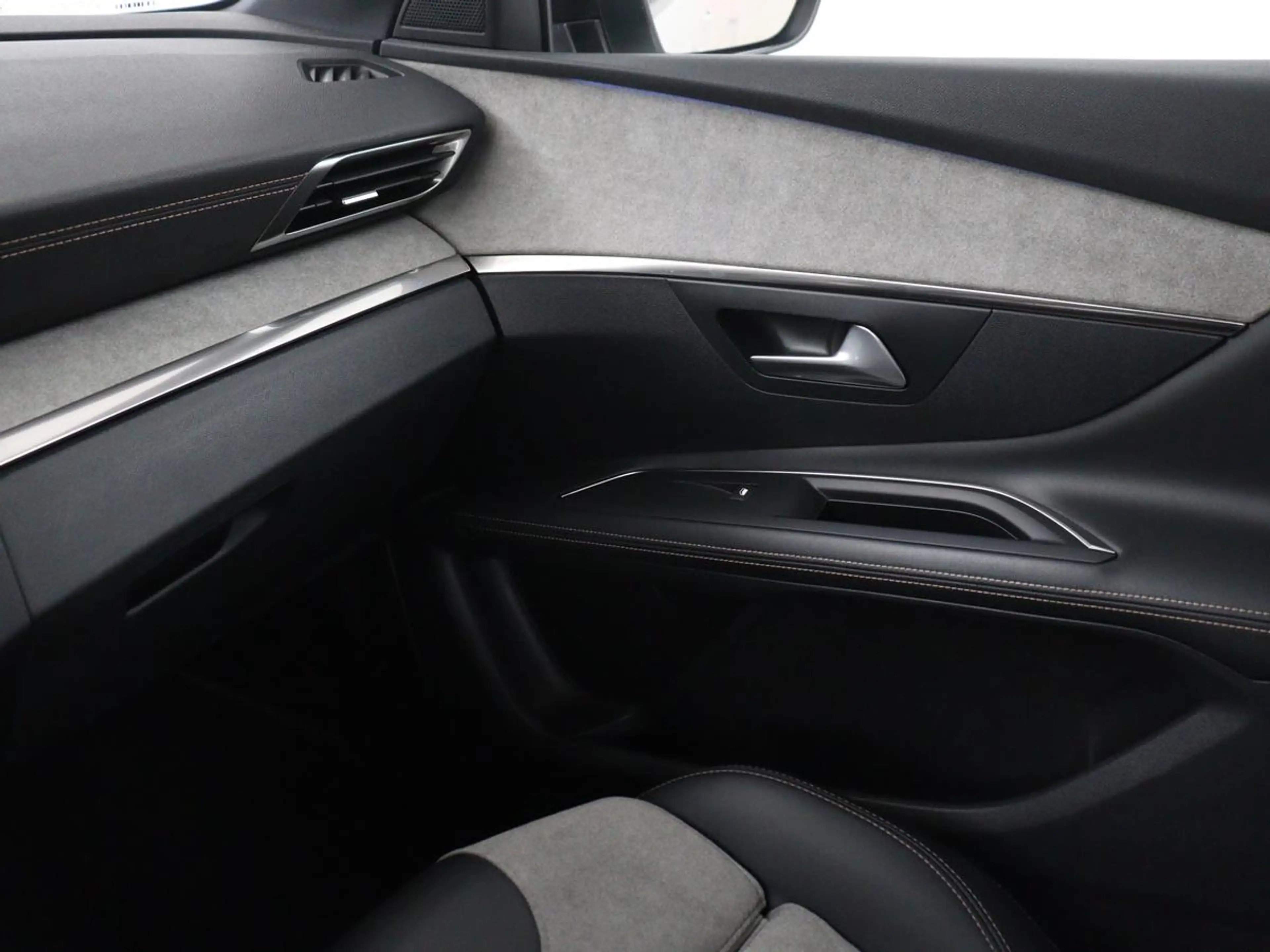 Peugeot 3008 1.6 HYbrid4 300 Première Pack | SOH 93,8% | Panora — photo 33