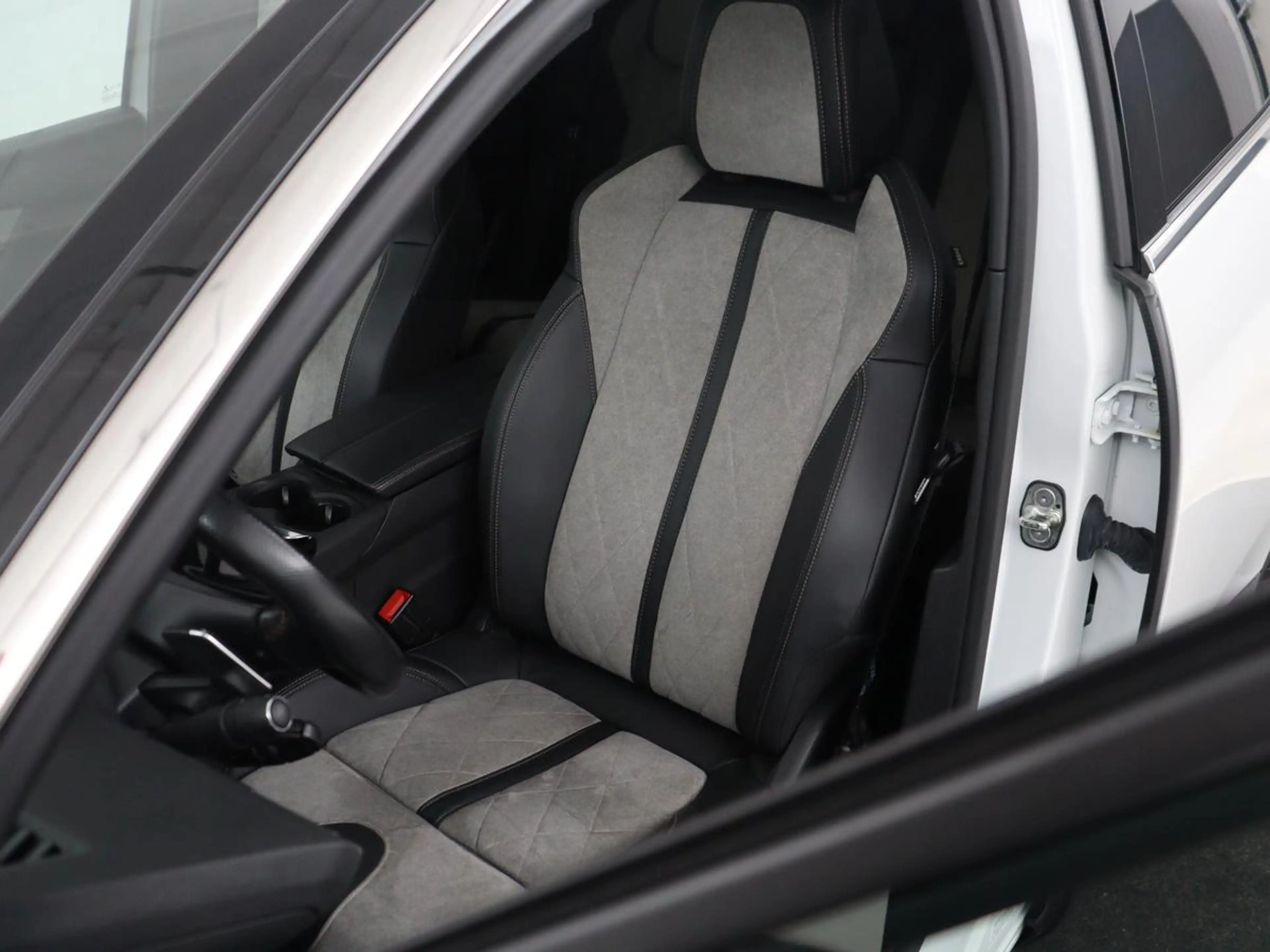 Peugeot 3008 1.6 HYbrid4 300 Première Pack | SOH 93,8% | Panora — photo 8