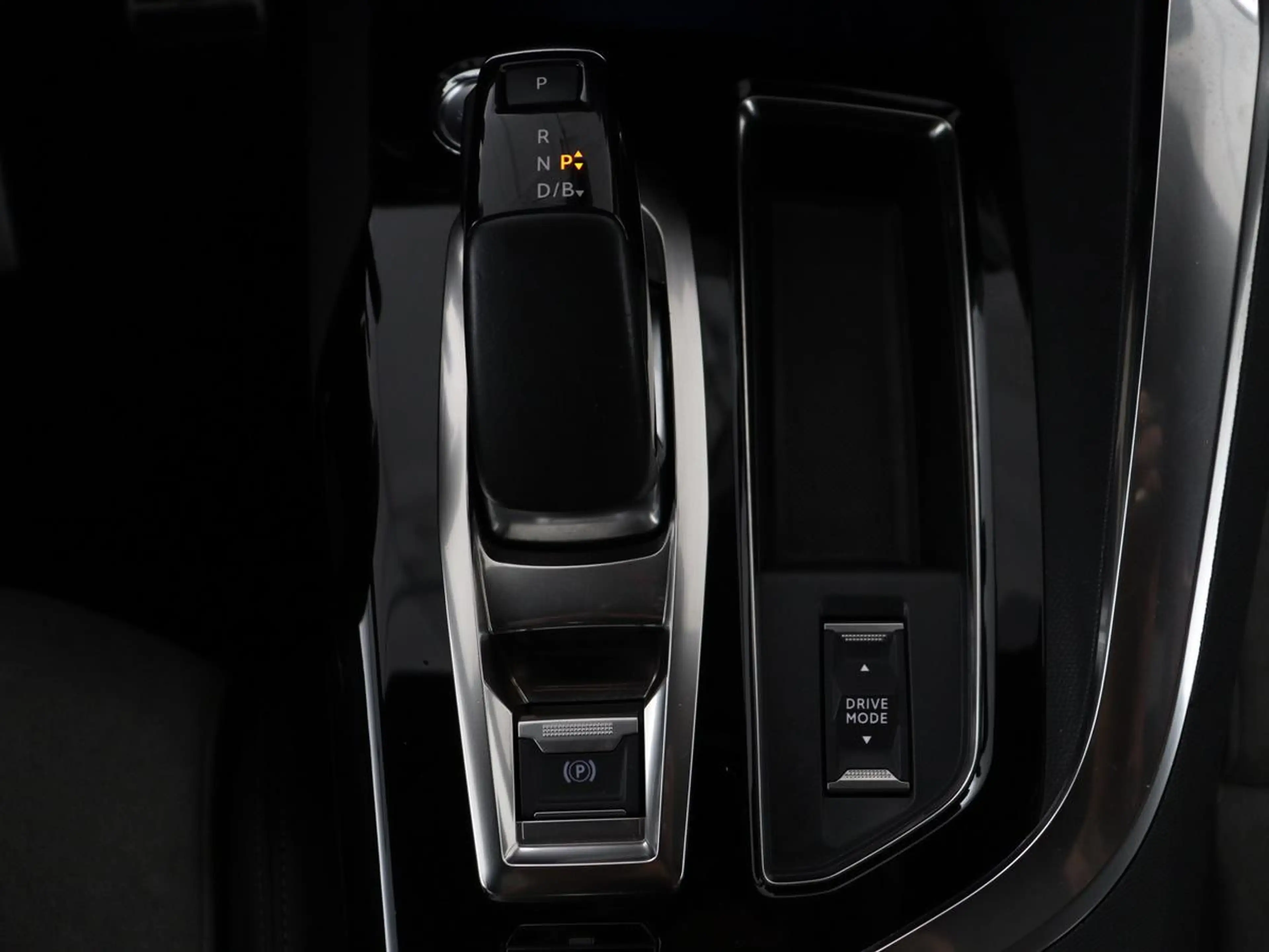 Peugeot 3008 1.6 HYbrid4 300 Première Pack | SOH 93,8% | Panora — photo 11