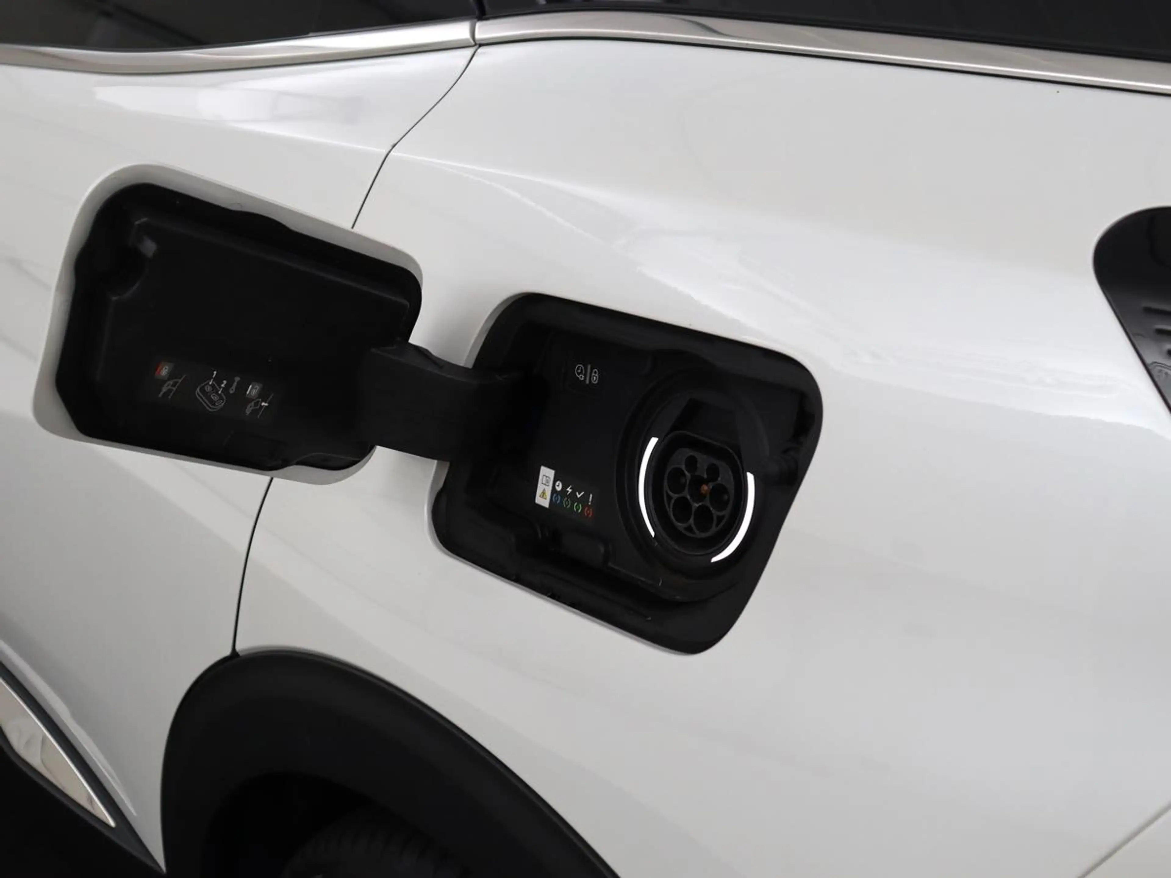 Peugeot 3008 1.6 HYbrid4 300 Première Pack | SOH 93,8% | Panora — photo 19