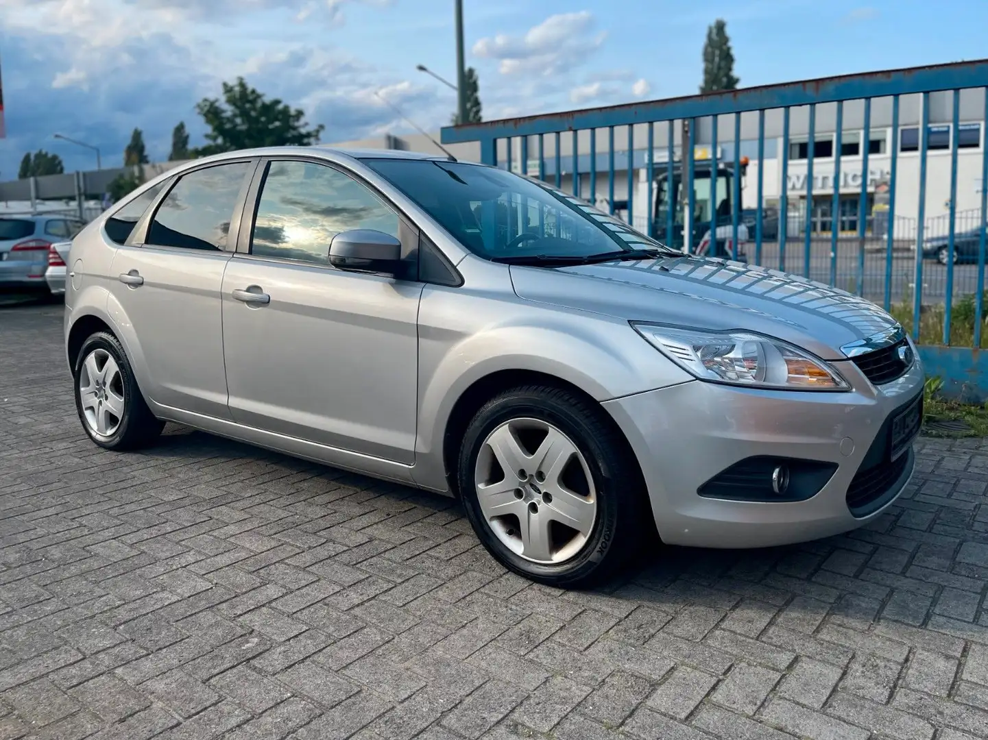 Ford Focus 1.6 Sport*TÜV*2.HAND*KLIMA*ALLWETTERREIFEN Argintiu - 2
