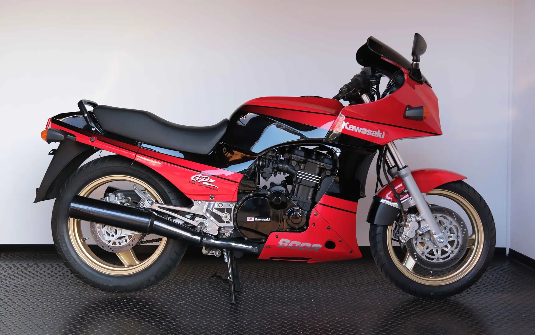 Kawasaki GPZ 900 R perfekter Zustand  original - worldwide shipping - Rot - 1