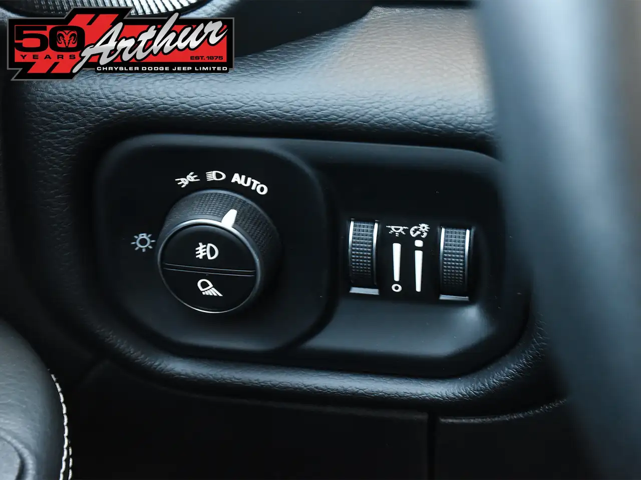 RAM 2500 снимка RAM 2500