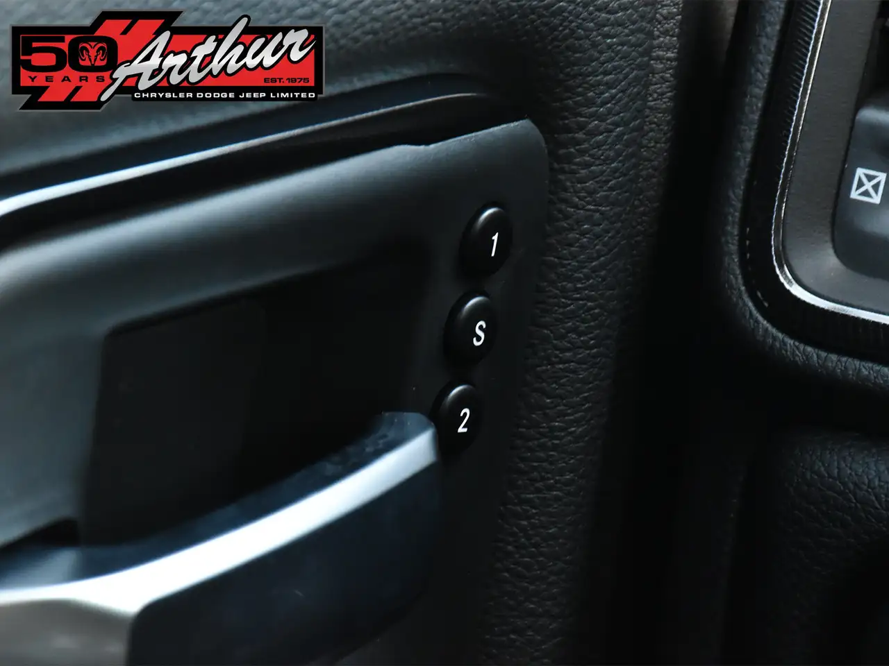 RAM 2500 снимка RAM 2500