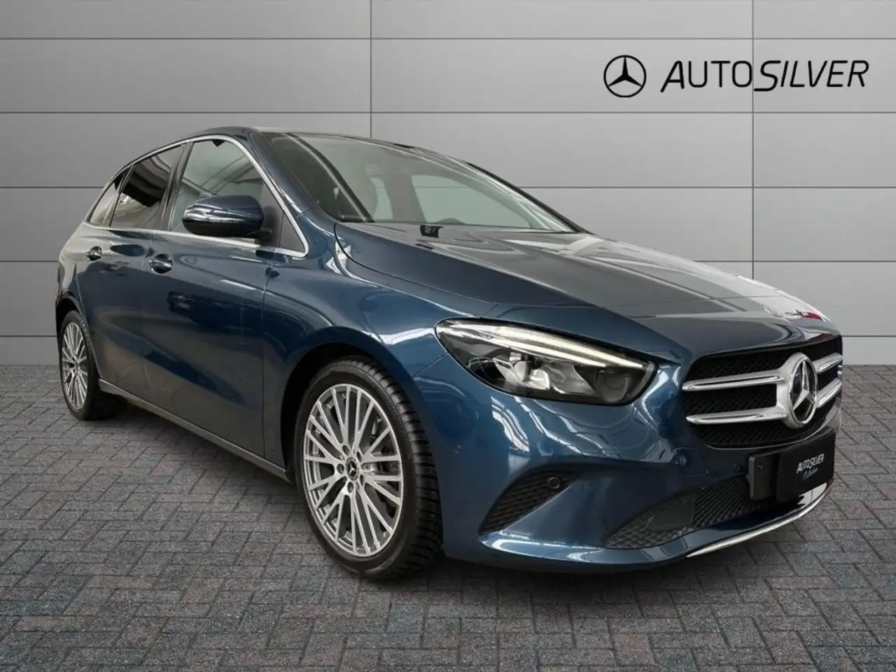 Mercedes-Benz B 180