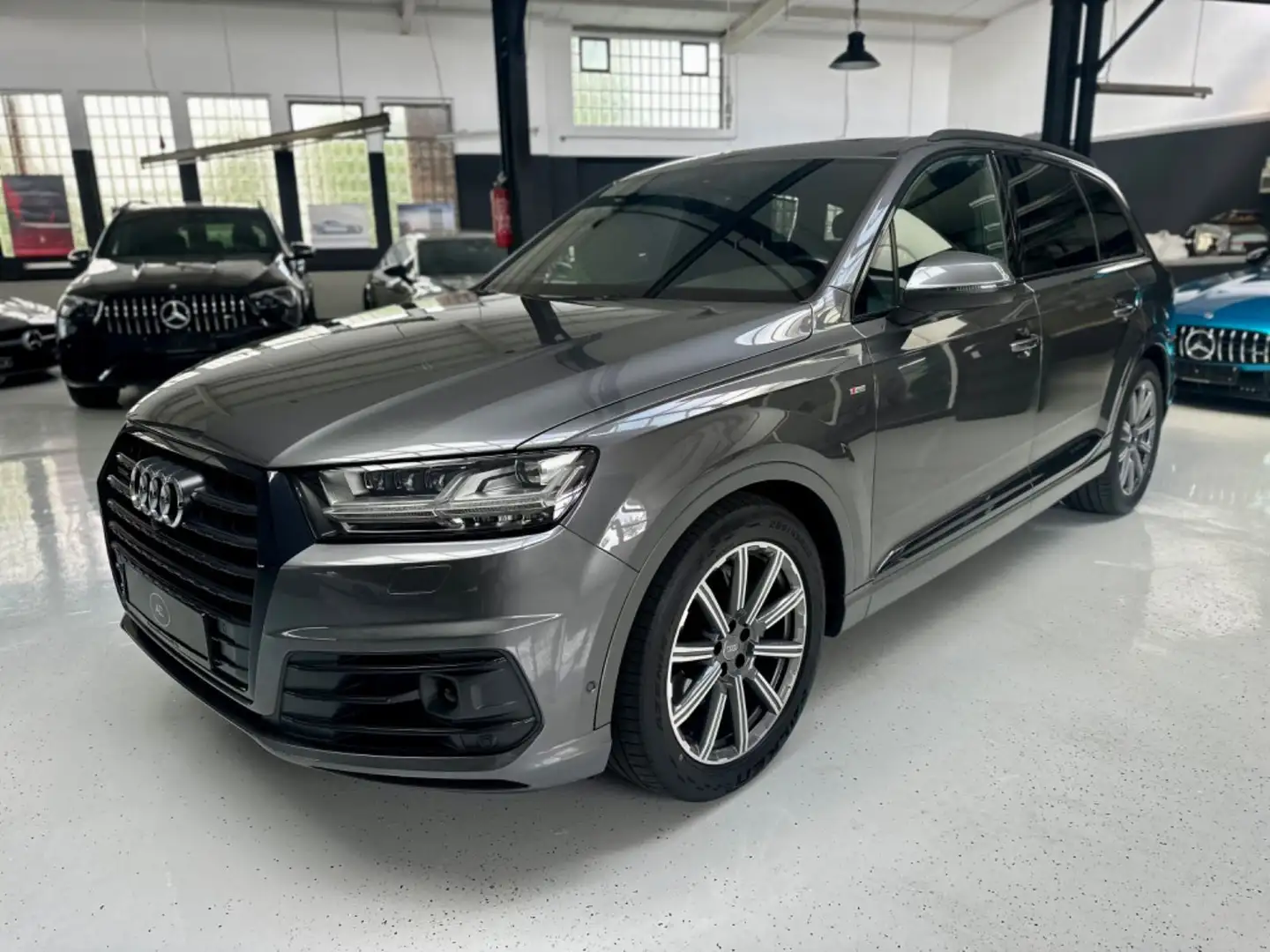 Audi Q7 / S line / AHK / BOSE Grau - 1