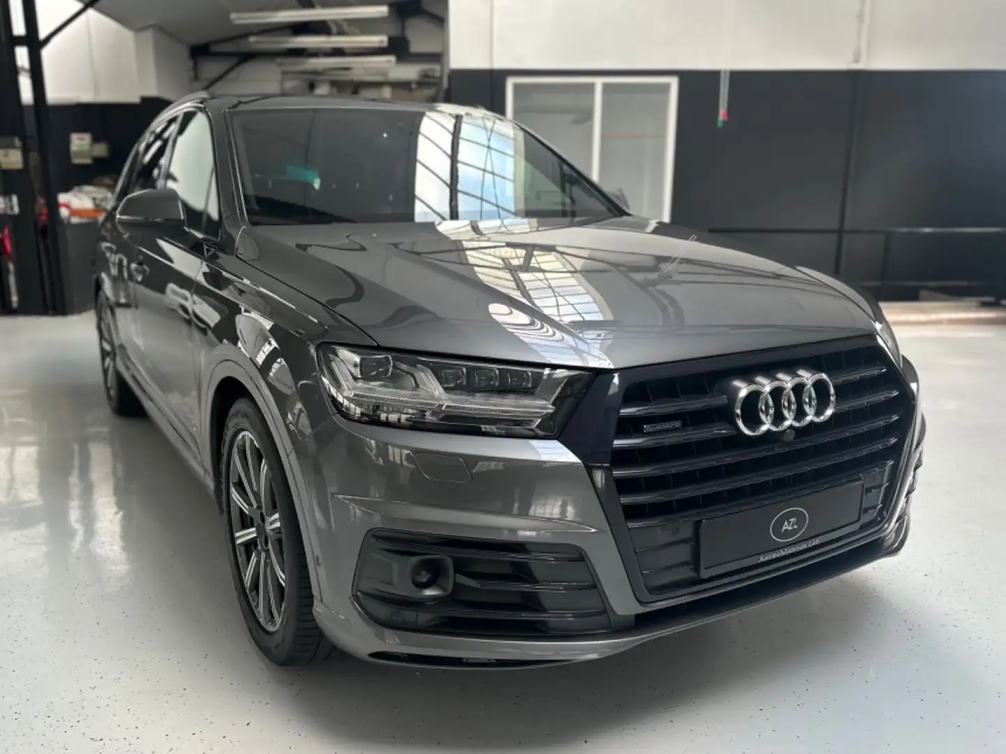 Audi Q7 / S line / AHK / BOSE Grau - 2
